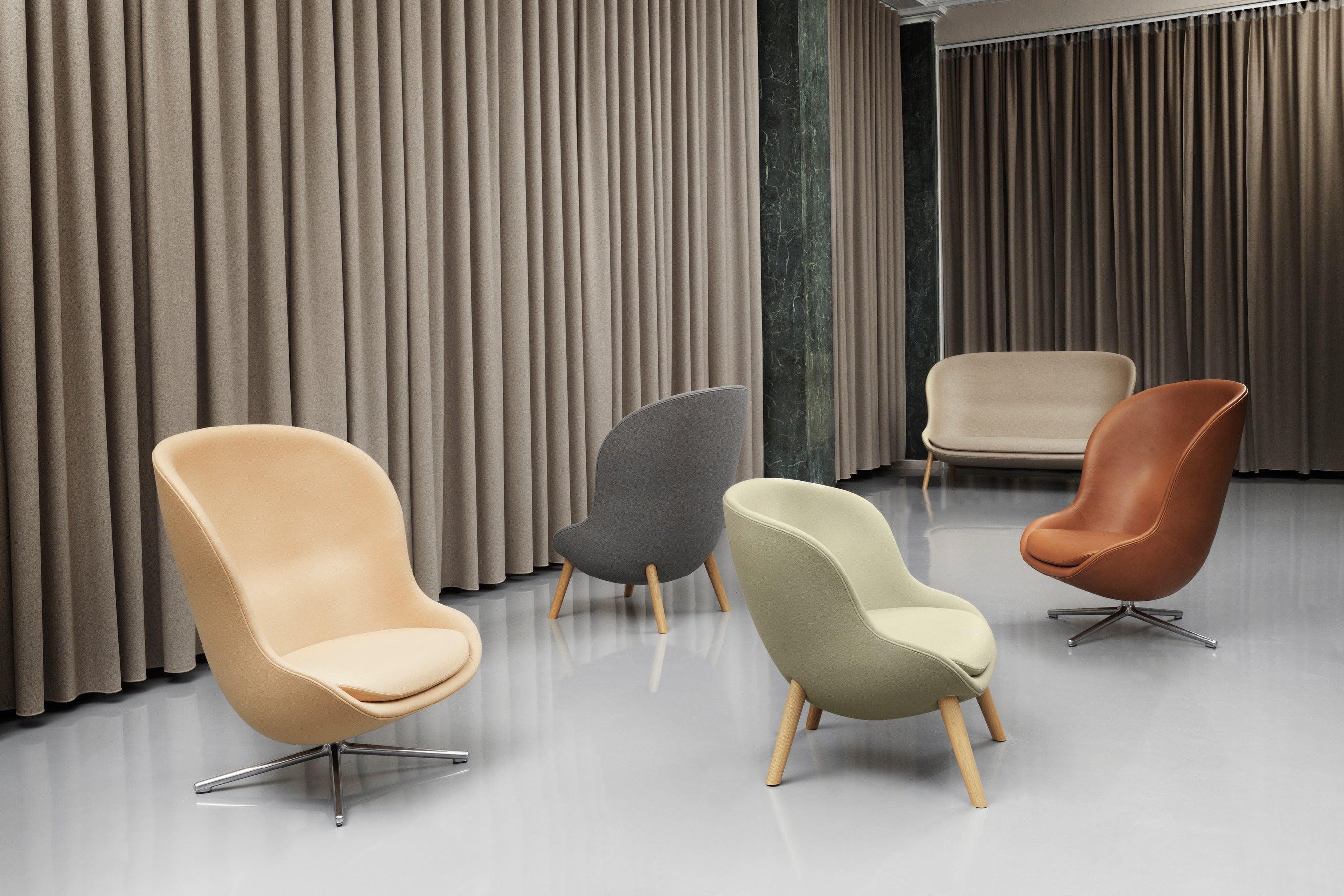 Hyg Upholstered sofa with an oak base