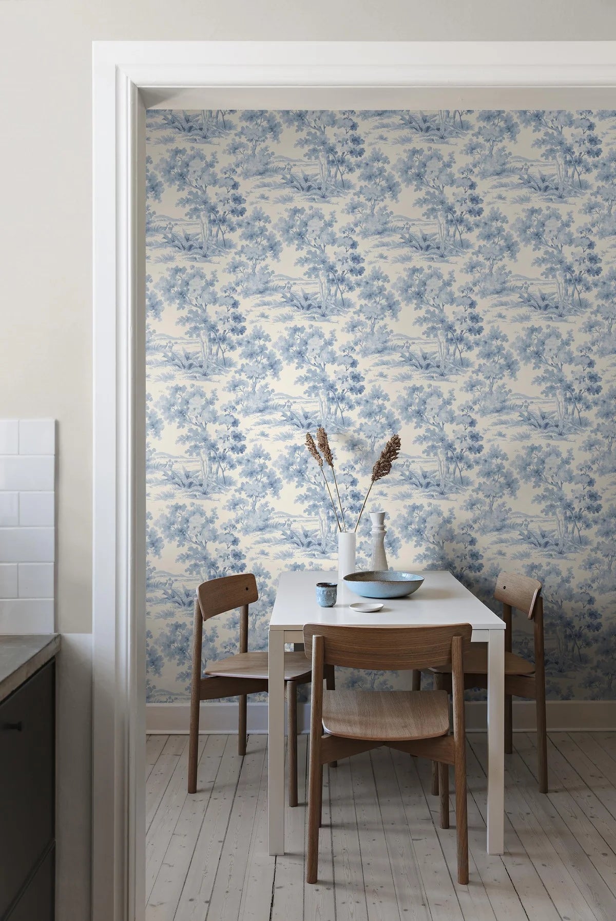 Non-woven paper wallpaper with a floral pattern COUNTRYSIDE MORNING white with blue
