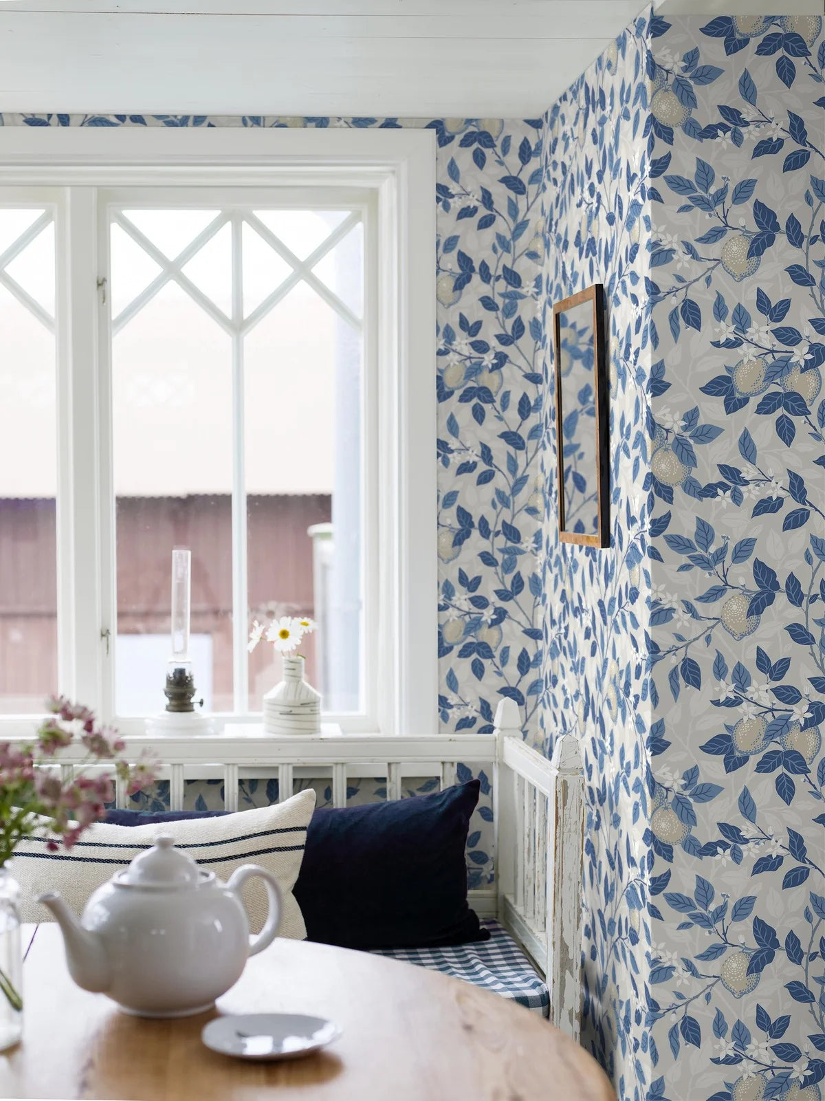 Non-woven paper wallpaper with a plant pattern CITRONTRÄD beige with blue