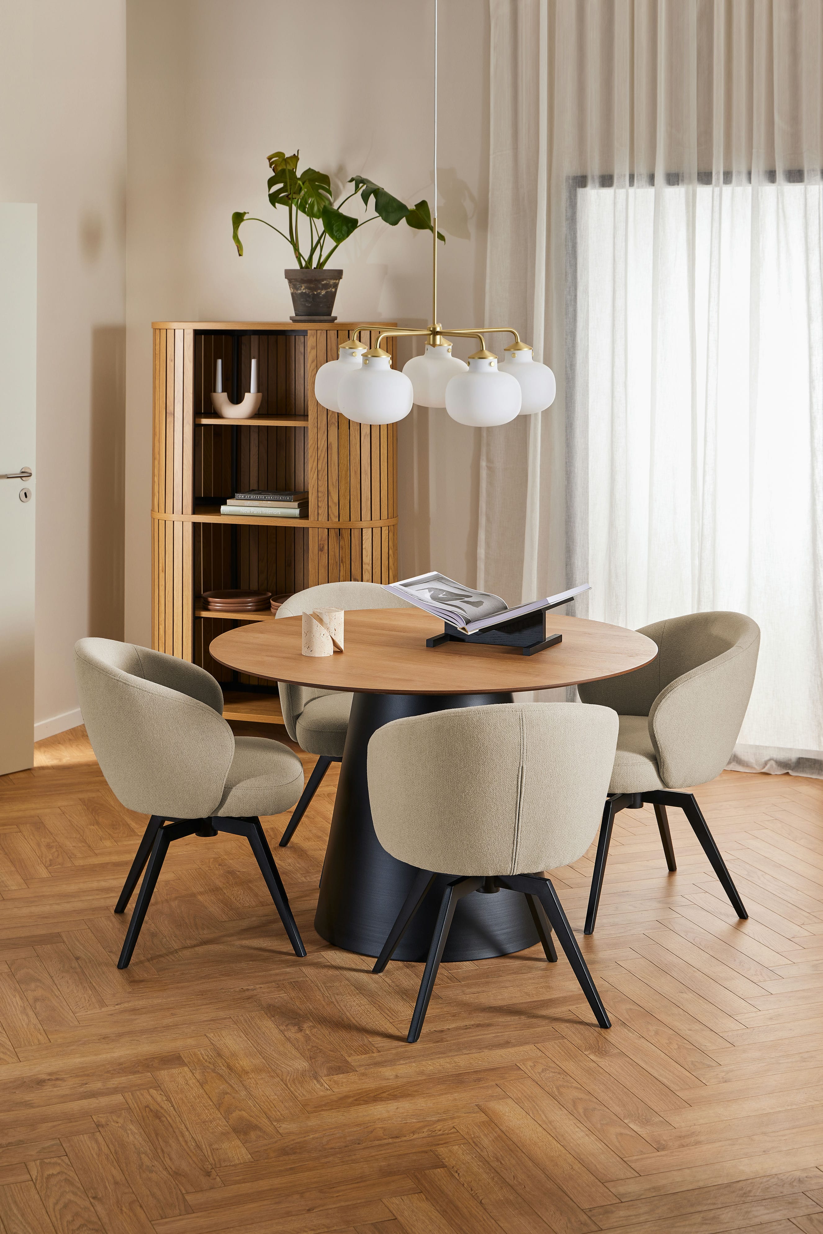 Runder Tisch SOLI Eichenfurnier