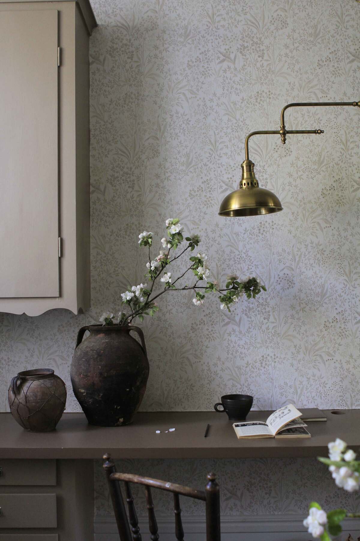 Non-woven paper wallpaper with a botanical pattern NOCTURNE broken white with beige