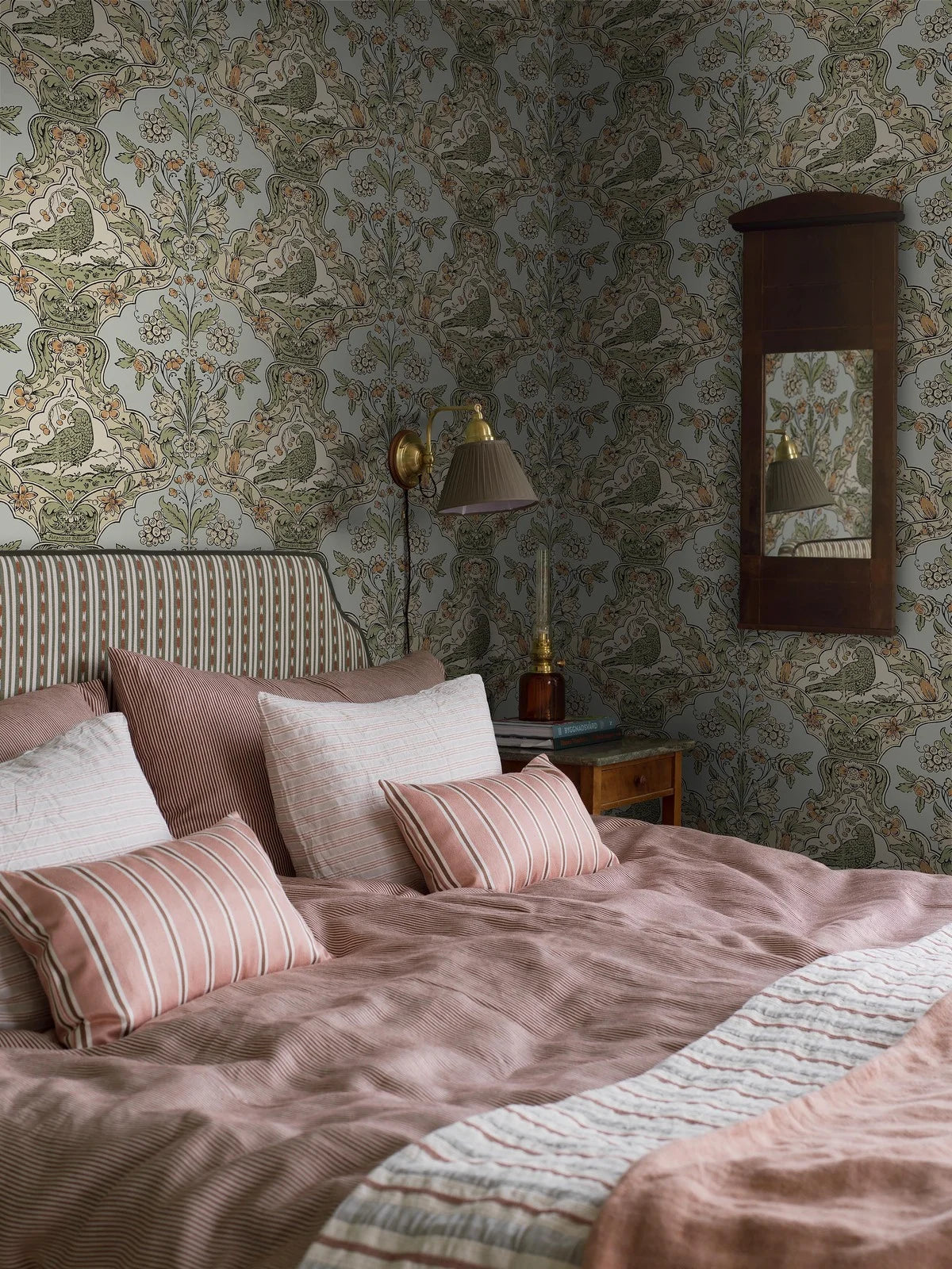 Non-woven paper wallpaper with a botanical pattern SKENNINGE blue with green