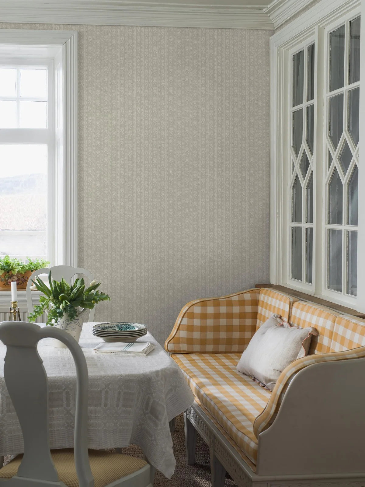 Non-woven paper wallpaper with a plant pattern NEJKILERAND beige with sand