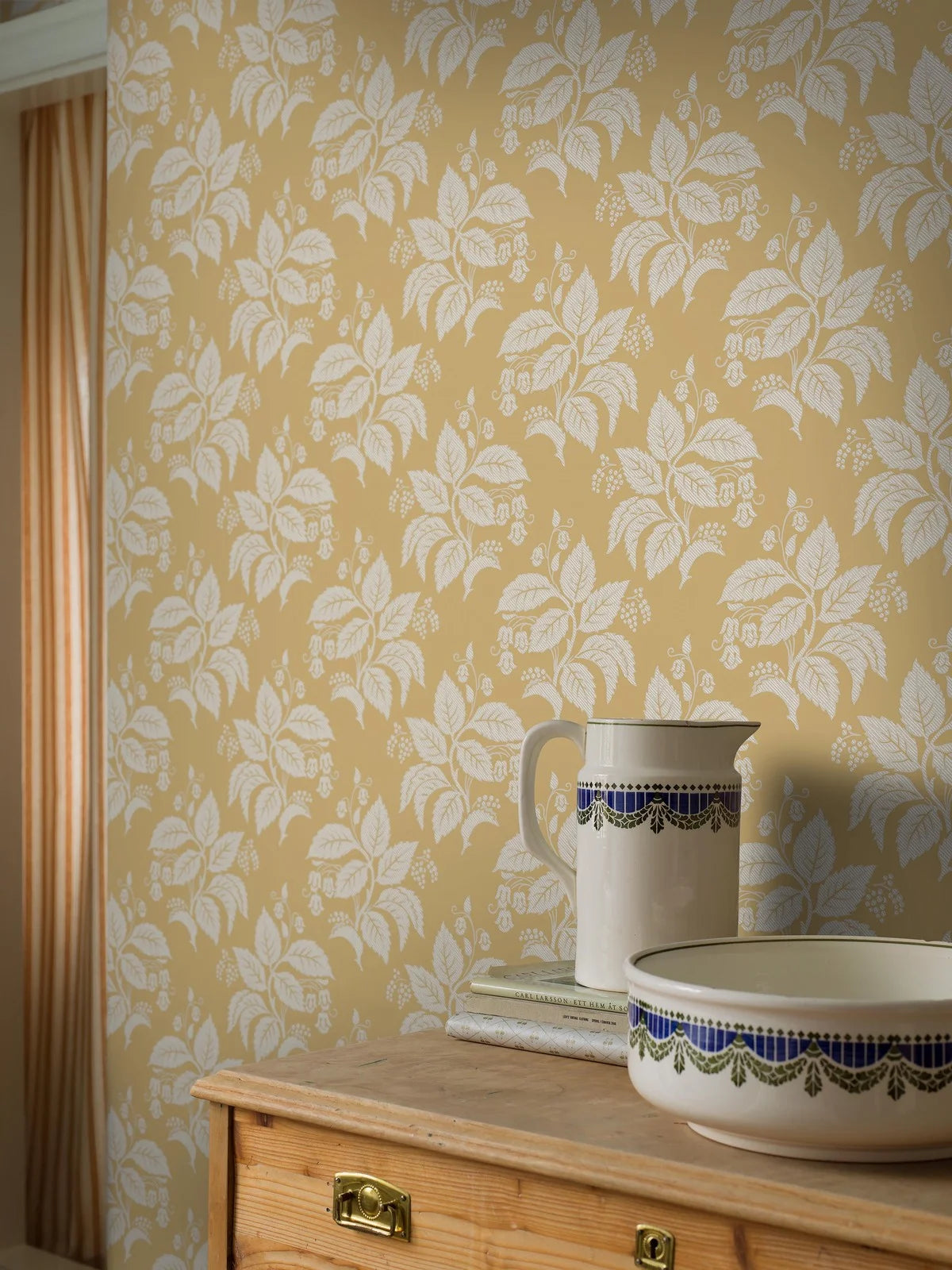 Non-woven paper wallpaper with a plant pattern TENGBERGSKA yellow with white
