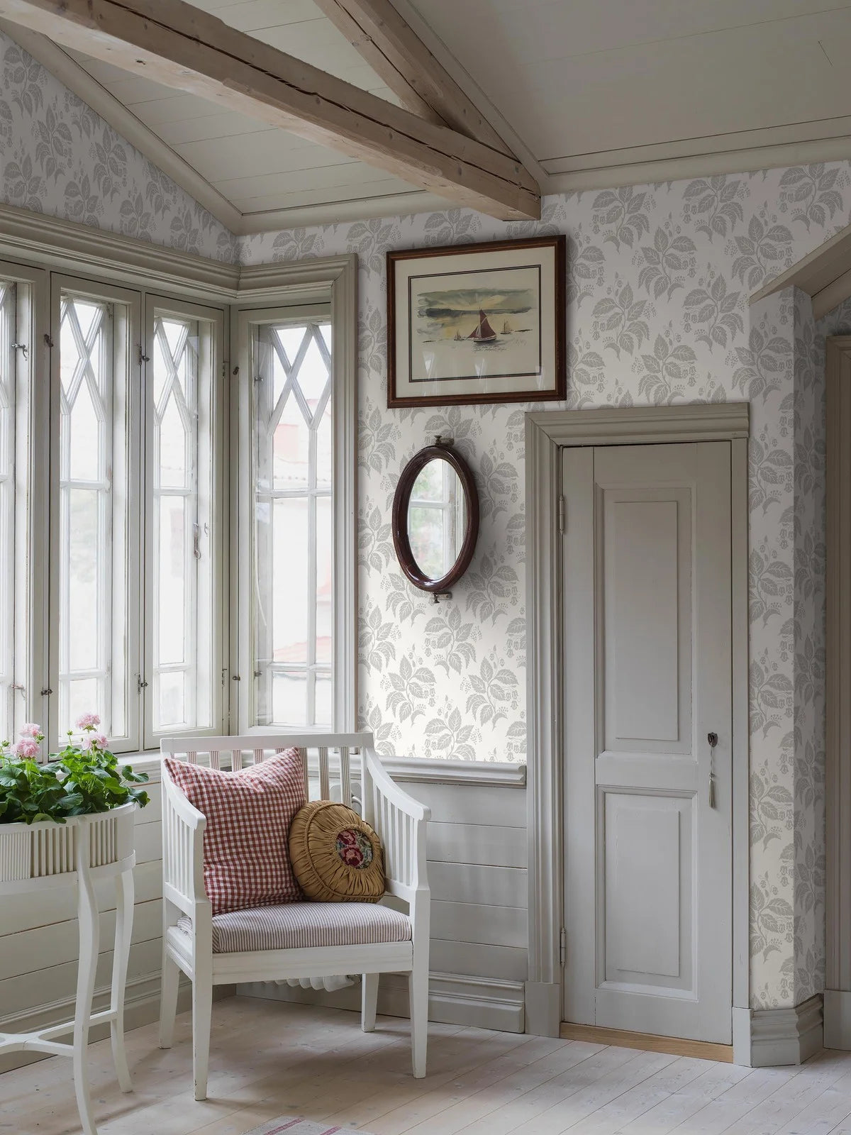 Non-woven paper wallpaper with a plant pattern TENGBERGSKA white with gray