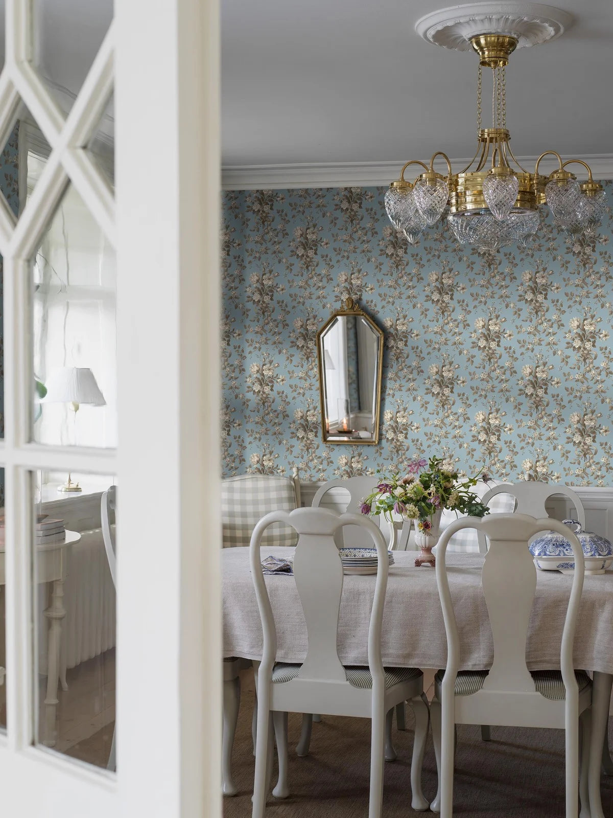 Non-woven paper wallpaper with a botanical pattern TULLGARN blue with green