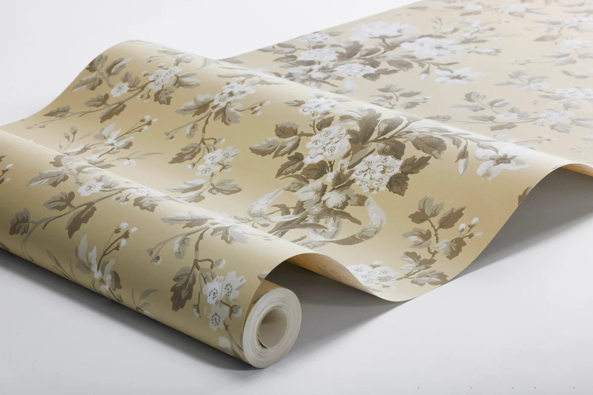 Non-woven paper wallpaper with a botanical pattern TULLGARN beige with green