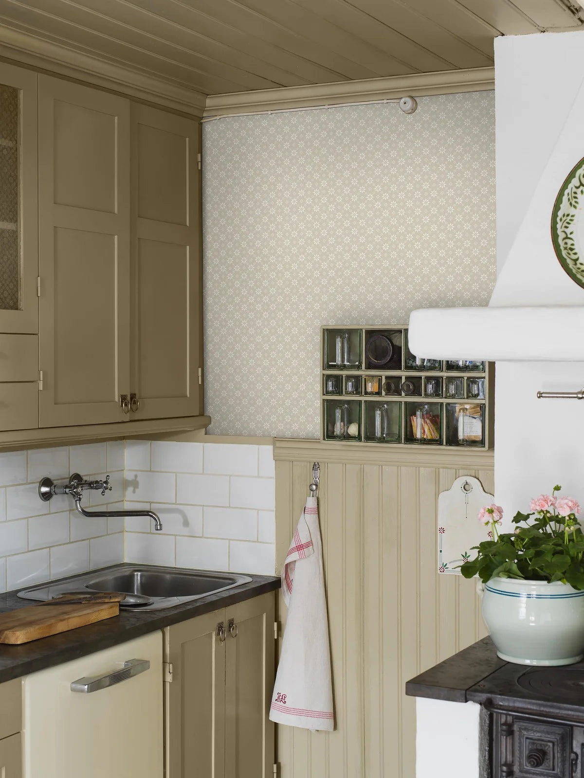 Non-woven paper wallpaper with geometric pattern STELLA white with beige