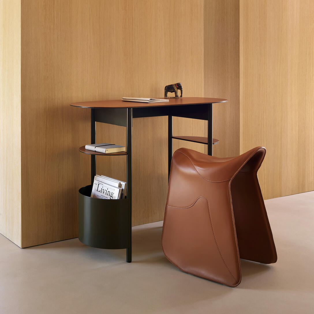 VANILLA black desk