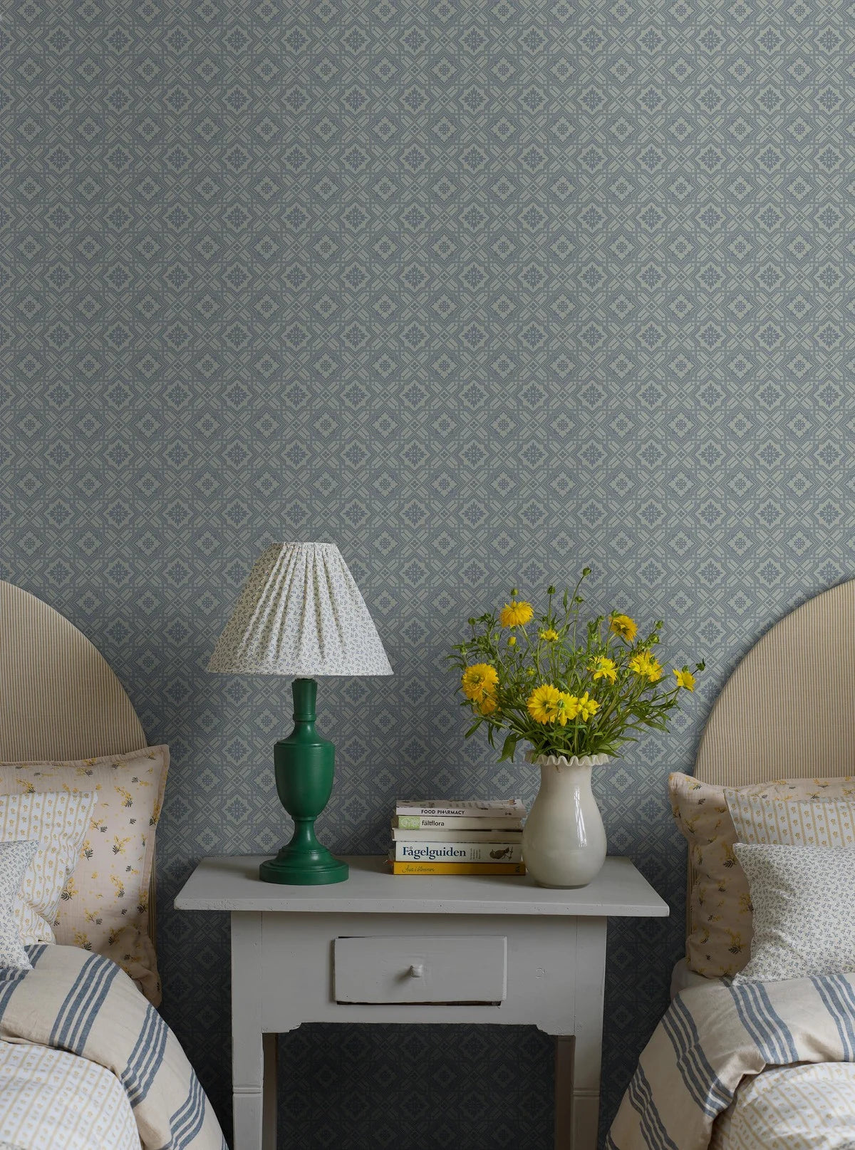 Non-woven paper wallpaper with geometric pattern FRIEDRICH blue with white