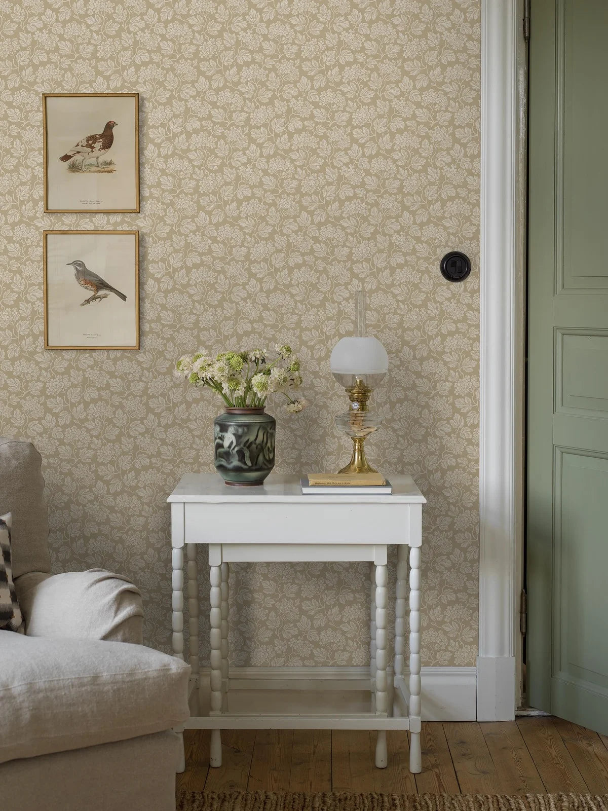 Non-woven paper wallpaper with a botanical pattern HAGTORN beige