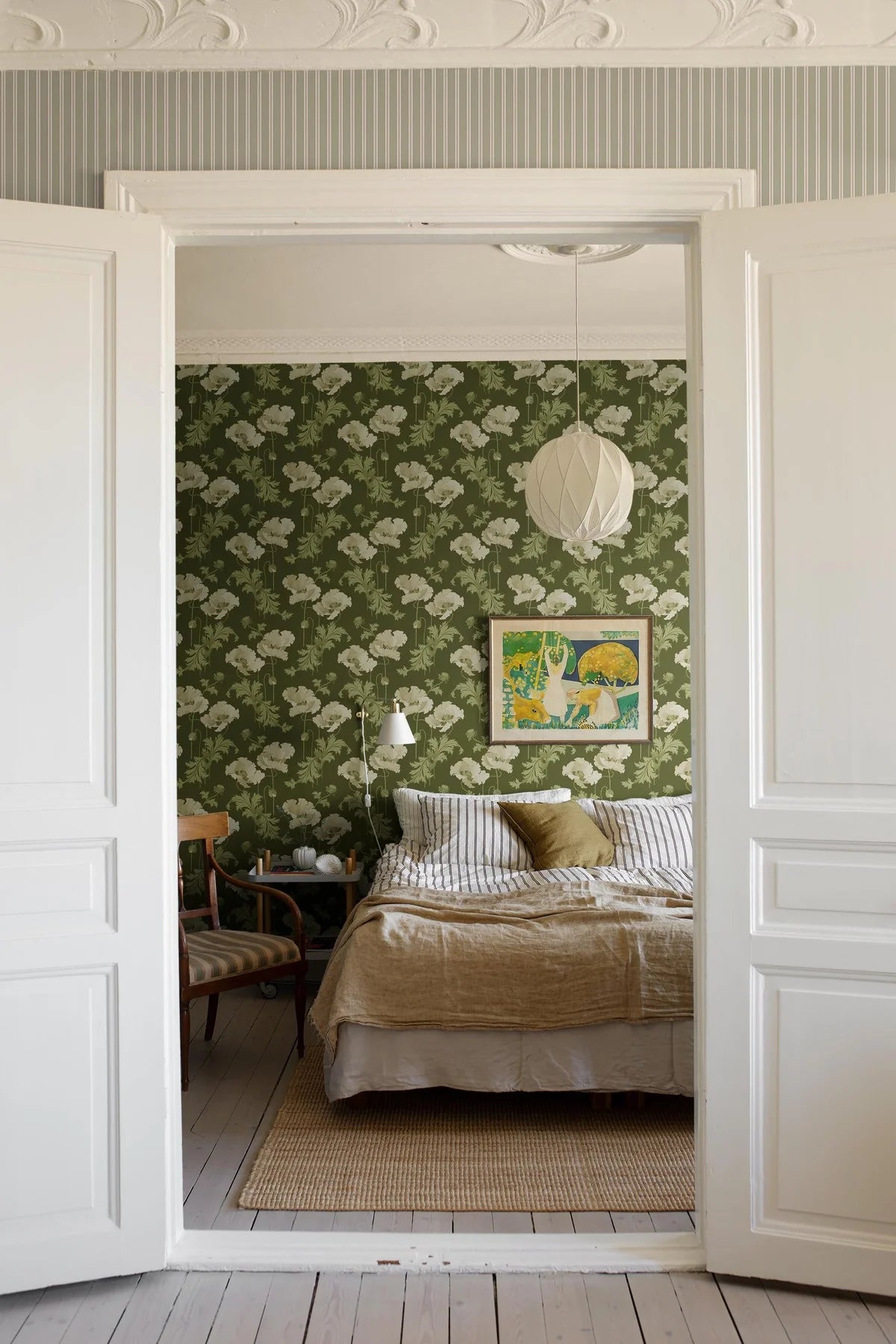 Non-woven paper wallpaper with a floral pattern VALLMO green with light beige