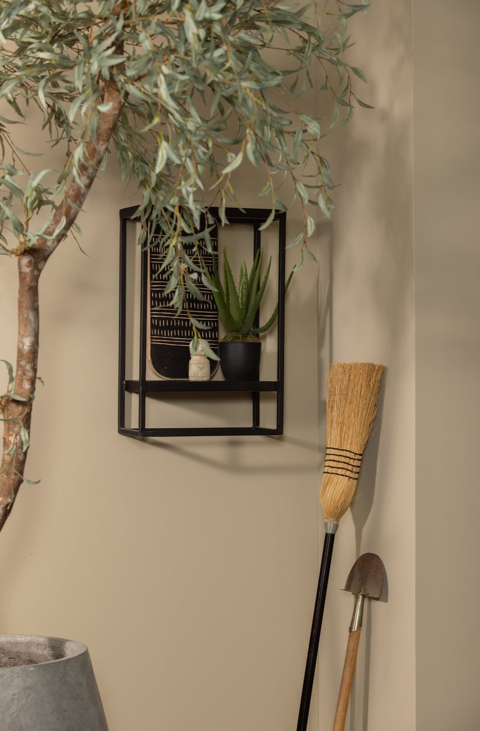 FEBE black wall shelf