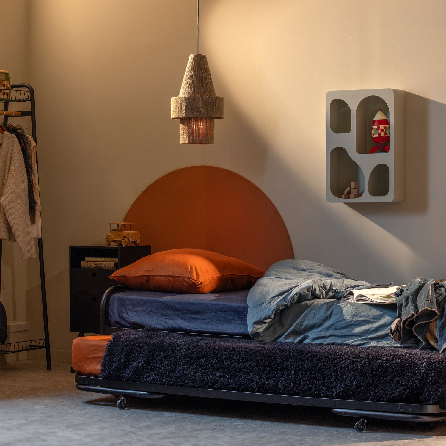 Lucy black bed