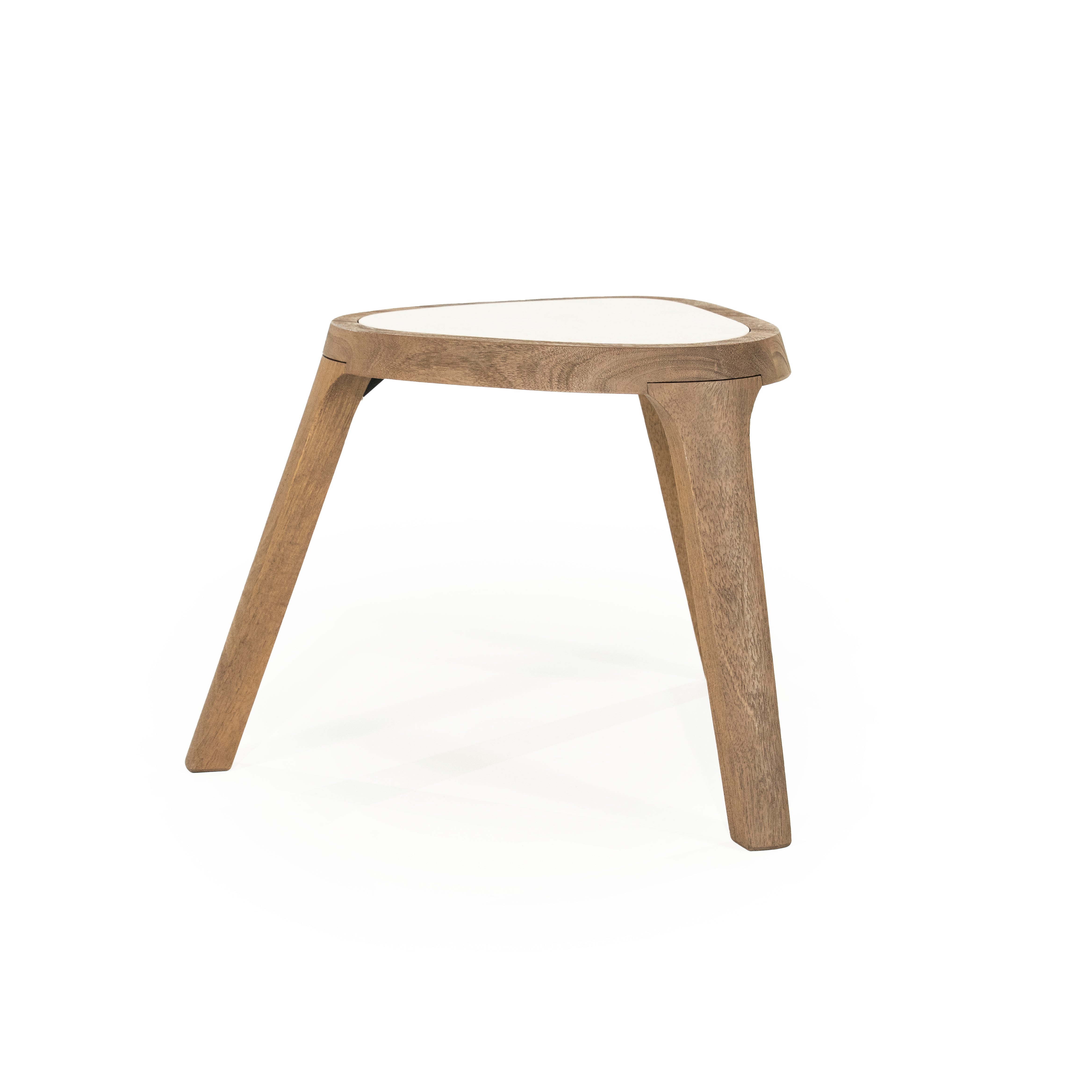 Stolik boczny FRED kremowy marmur z drewnianą podstawą