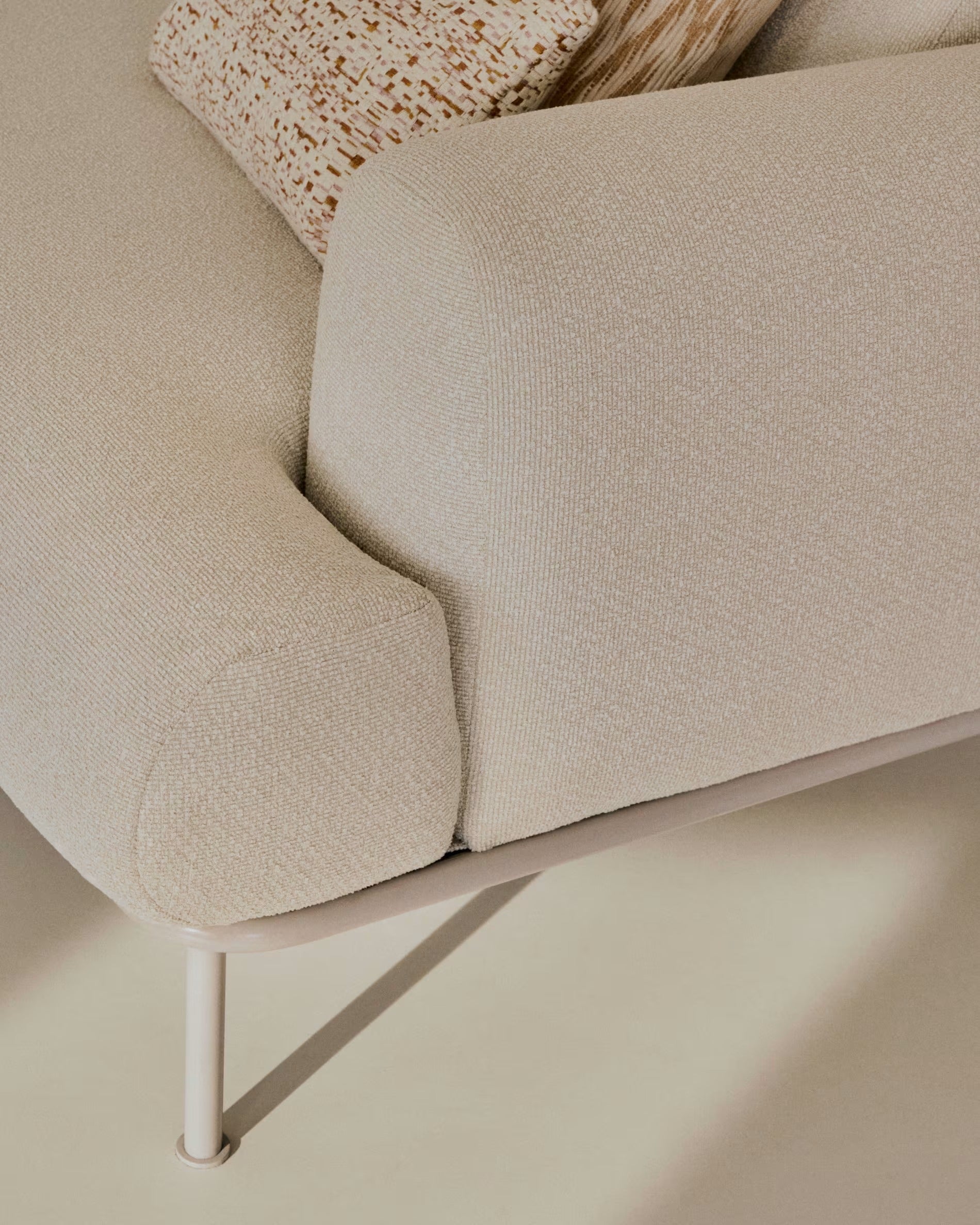 AURUM 3-Sitzer-Sofa, ecrufarbene Chenille mit beigem Untergestell
