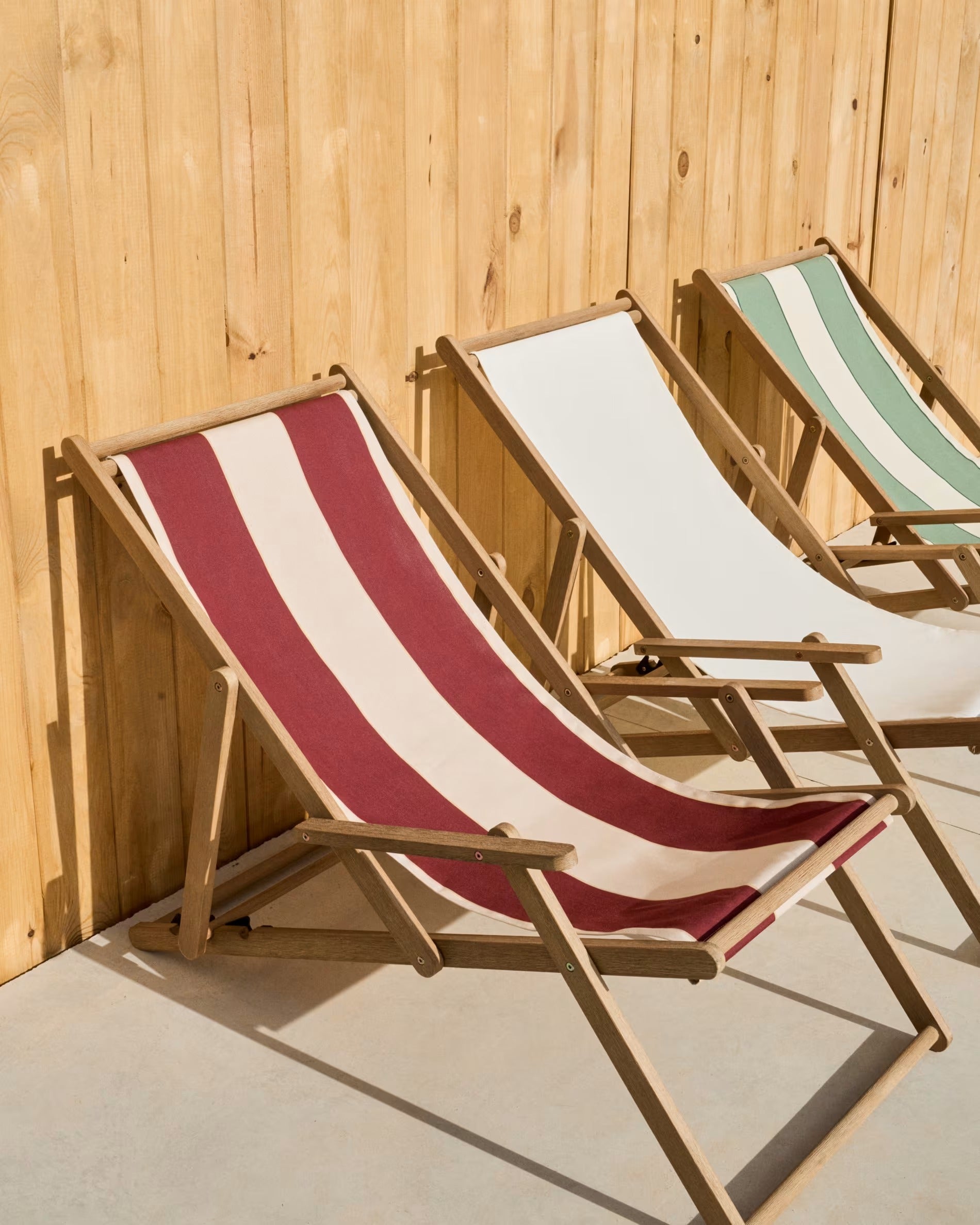 VILARA Burgunderbeiger Liegestuhl mit Akaziengestell