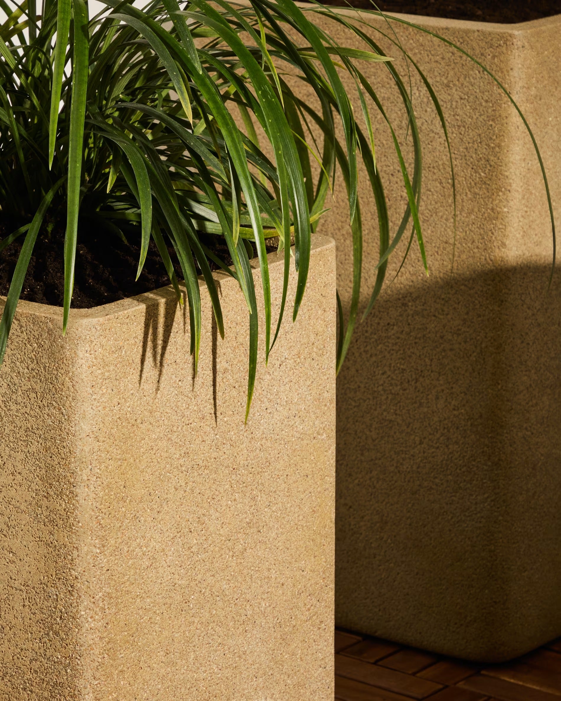 Set of high pots of mustard polycement minoa