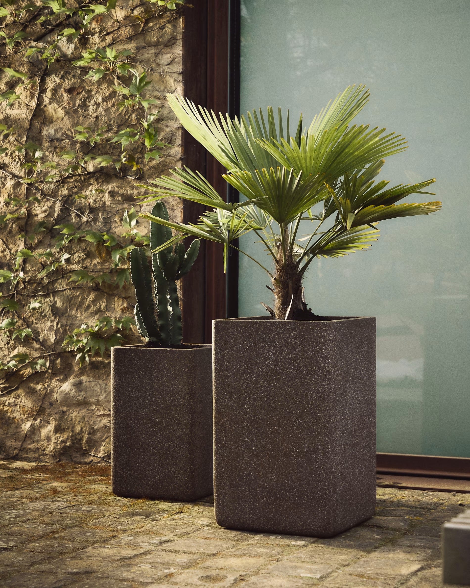 MINOA hohes Blumentopfset aus braunem Policement