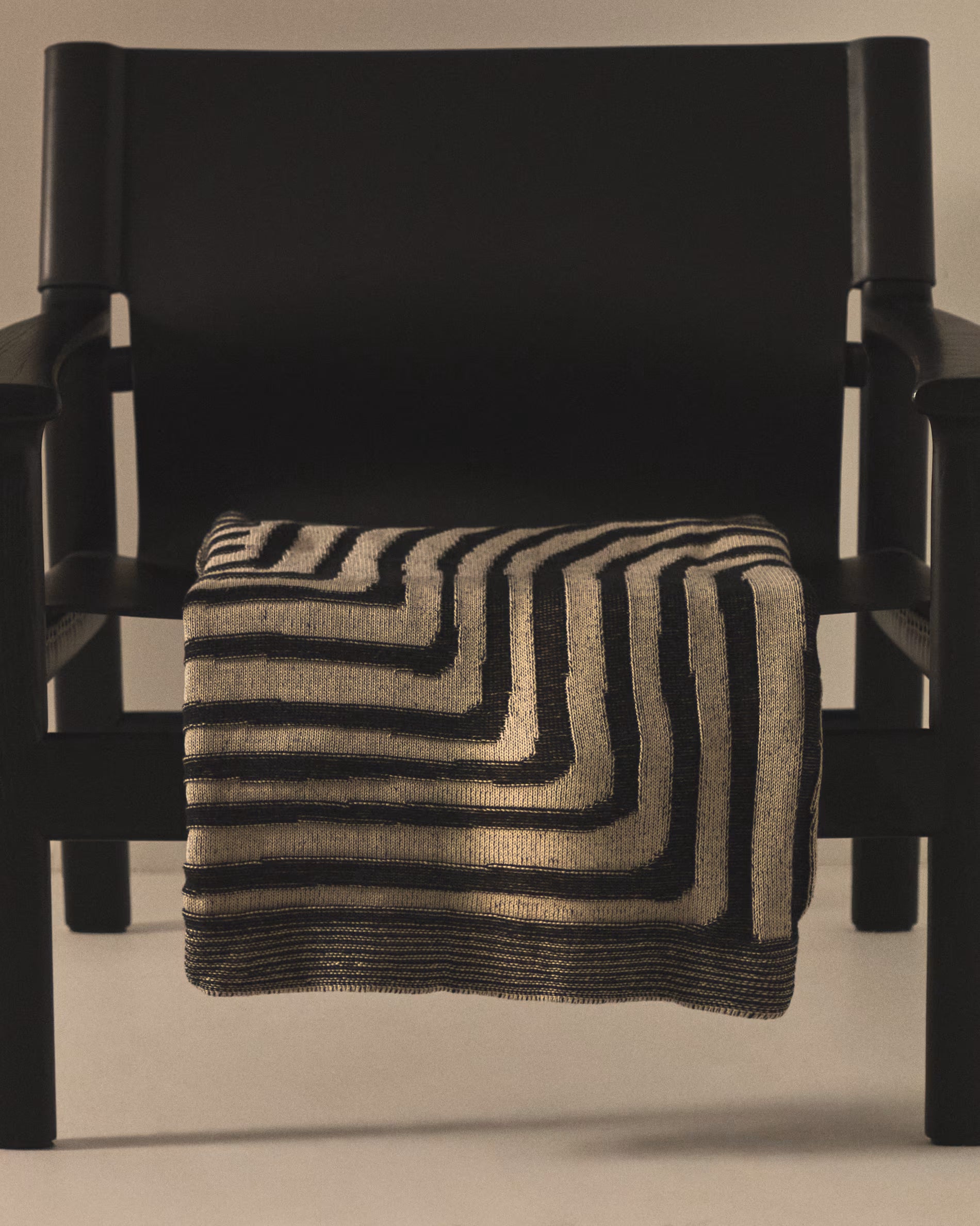 ORELI black with white