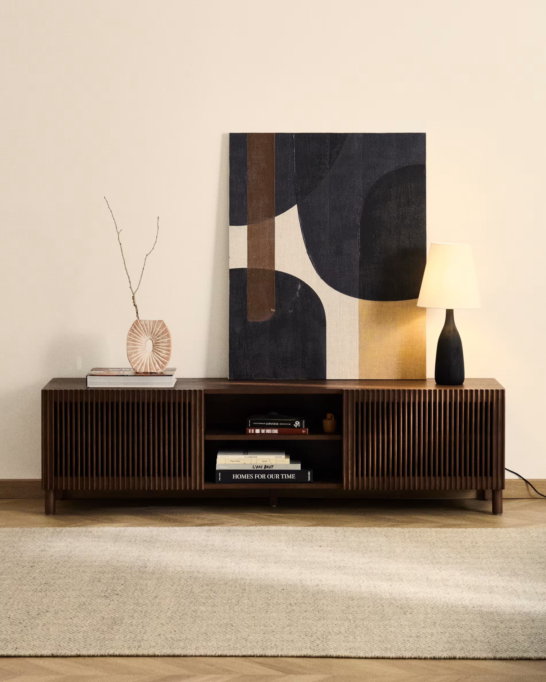 RTV-Sideboard BEYLA aus dunkelbraunem Eschenholz