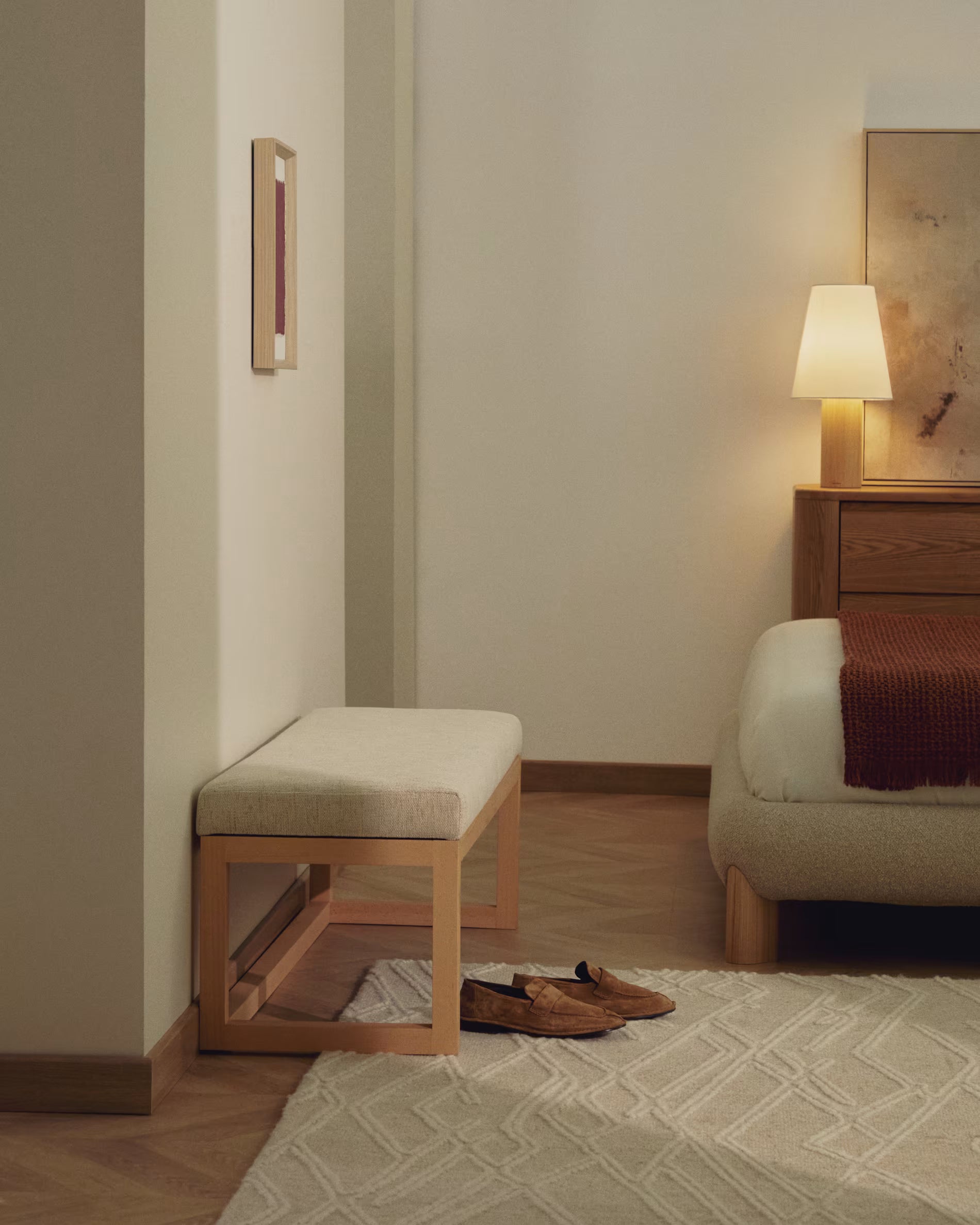 LOYA bench beige chenille with beech base