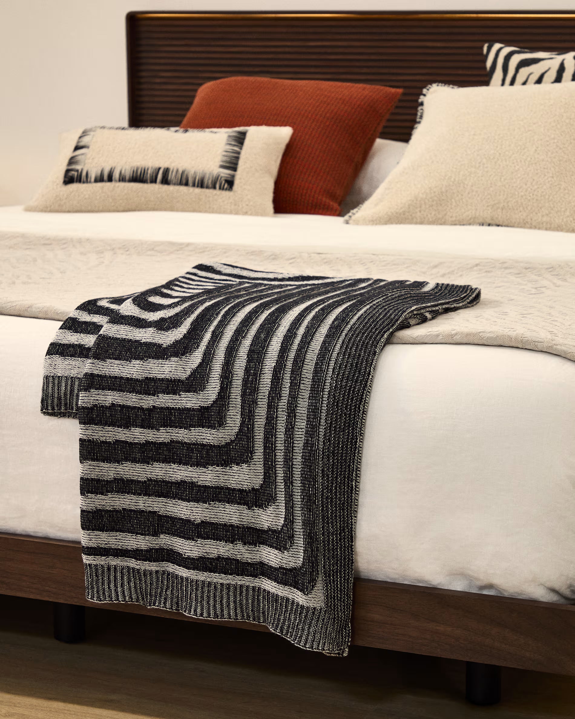 ORELI black with white