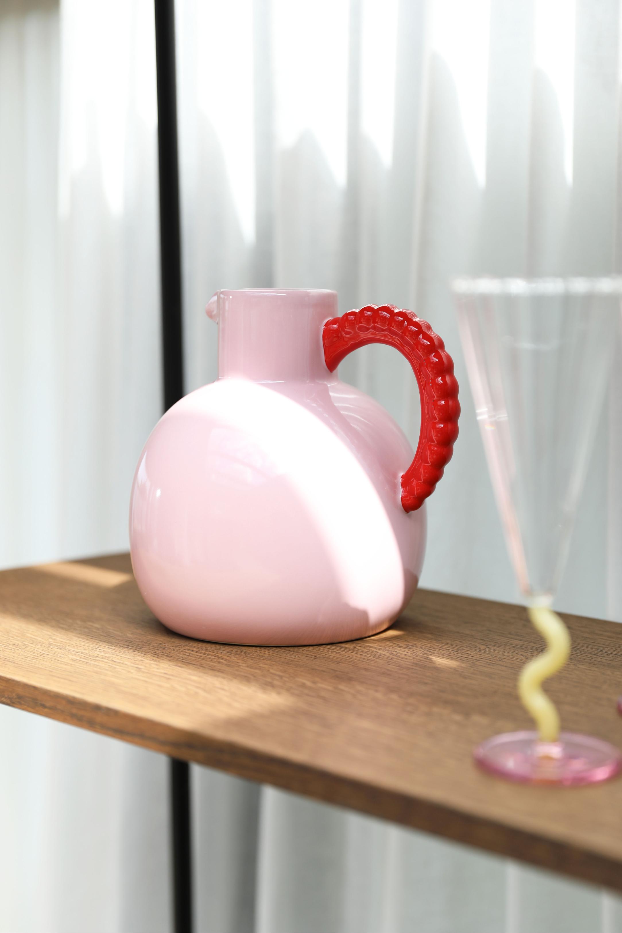 PERLE pink jug with red handle