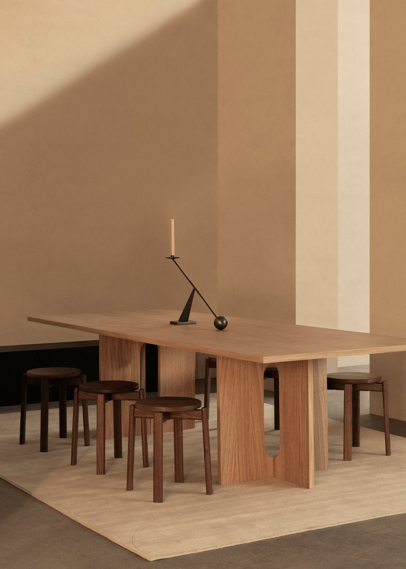 ANDROGYNE oak veneer table