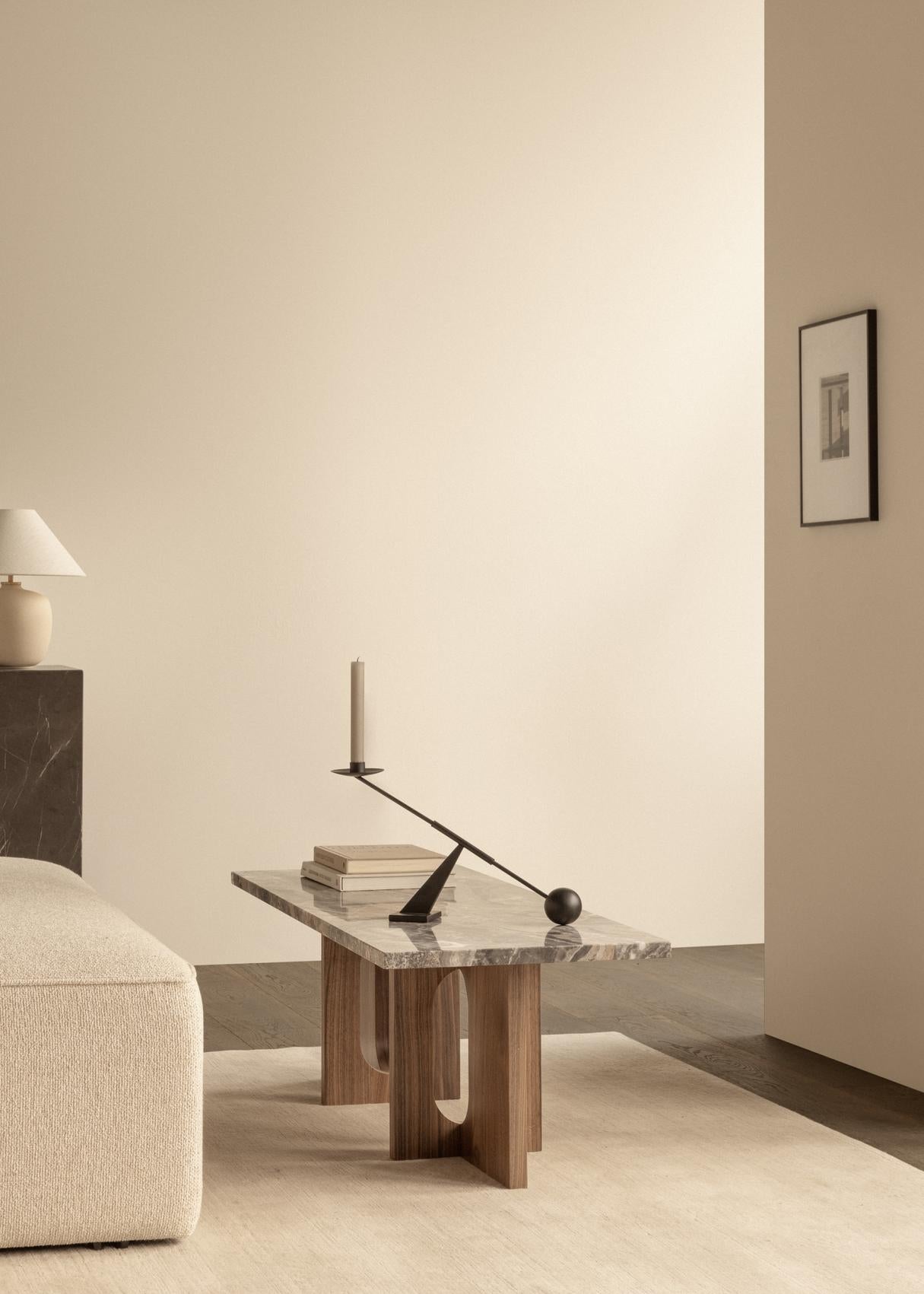 Couchtisch ANDROGYNE beige Marmor mit Nussbaumfuß