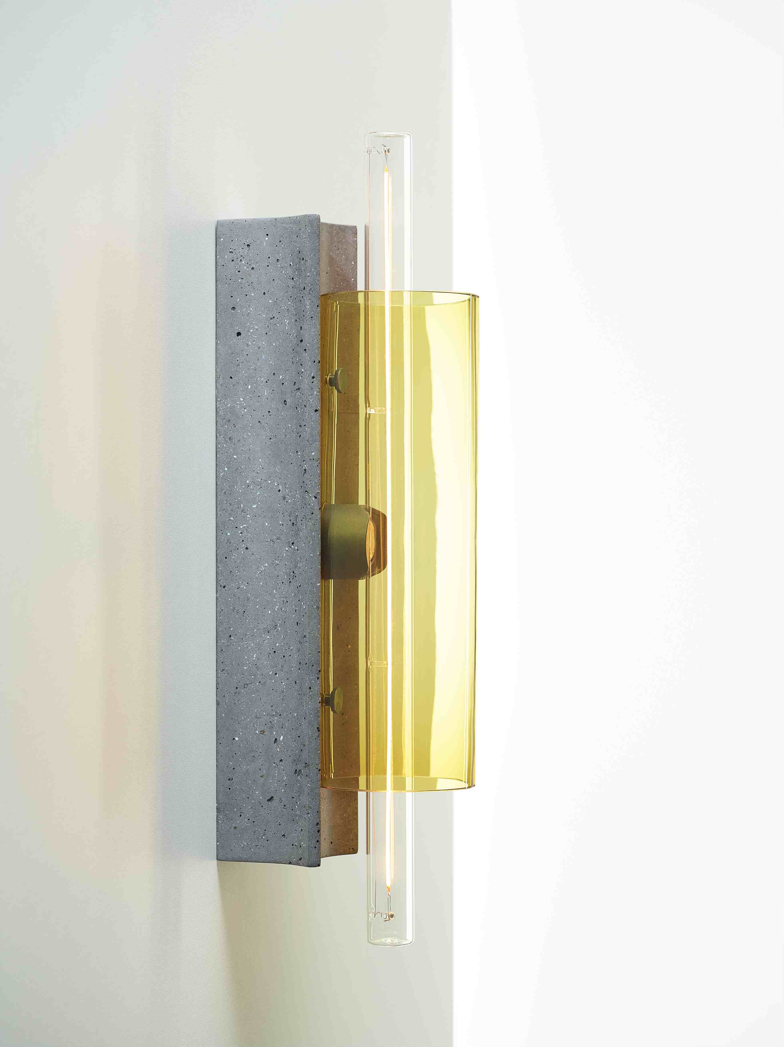 Overlay concrete wall lamp