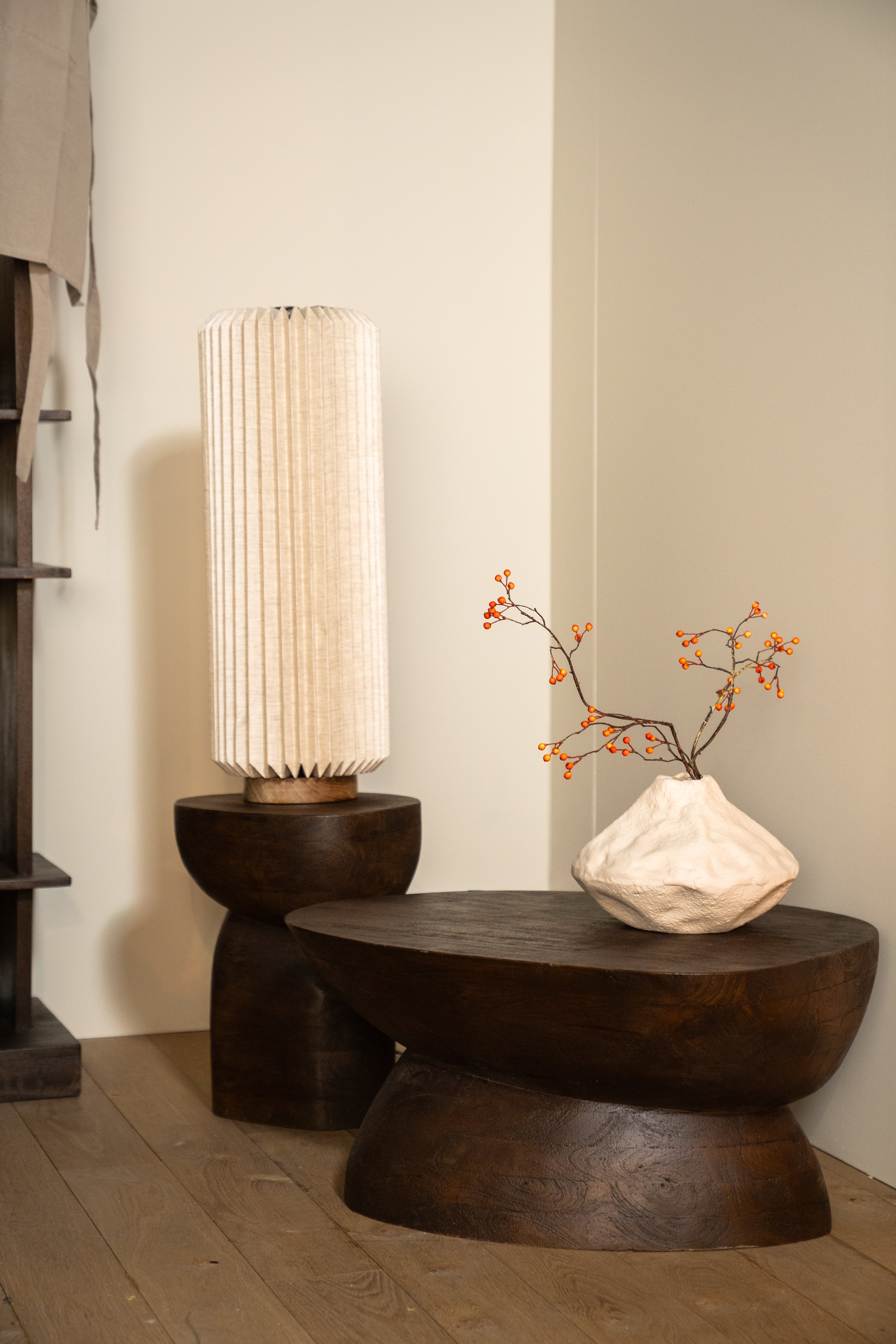 Beistelltisch COBBLE dunkelbraunes Mangoholz