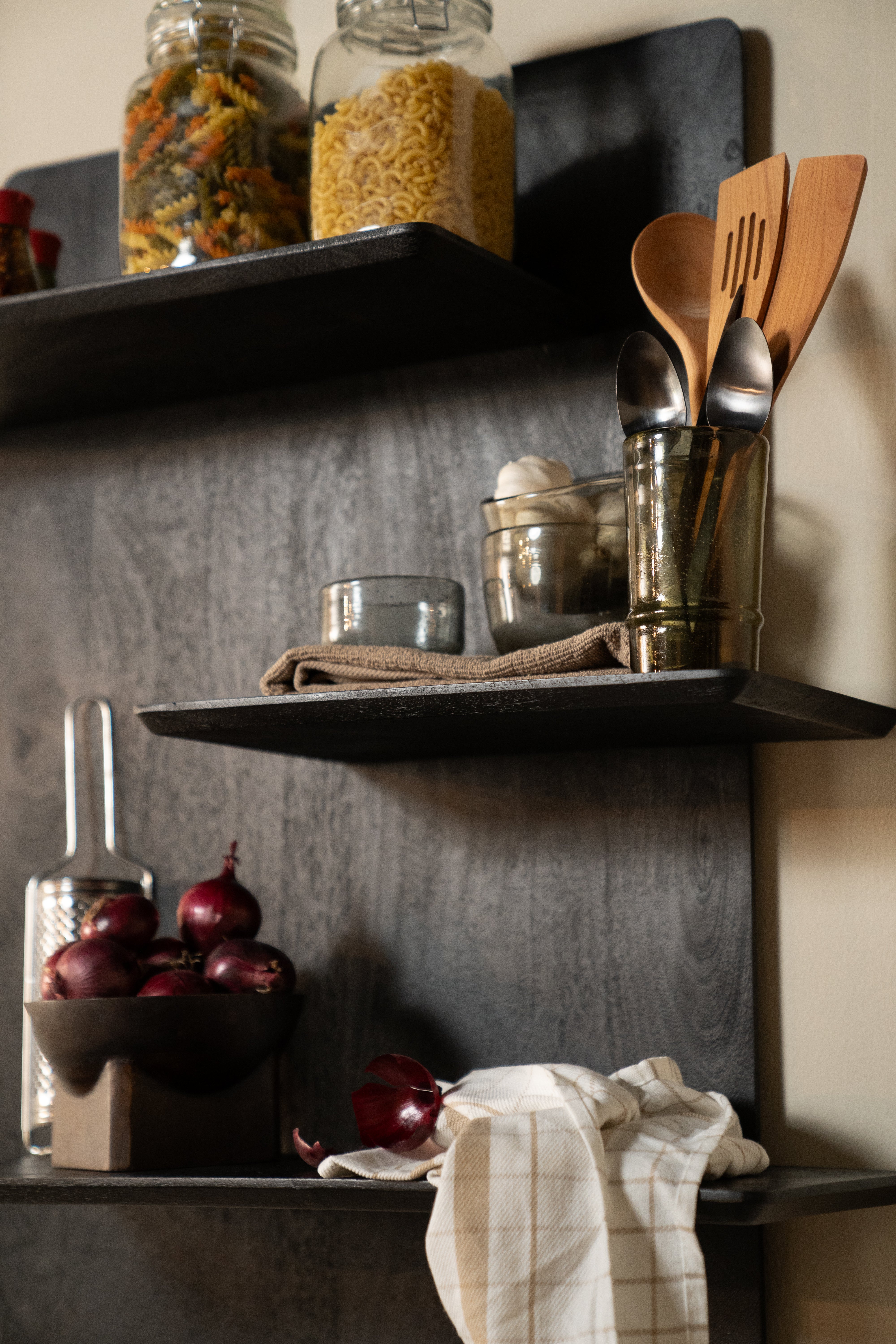 SECO Hanging Shelf Black Mango Wood