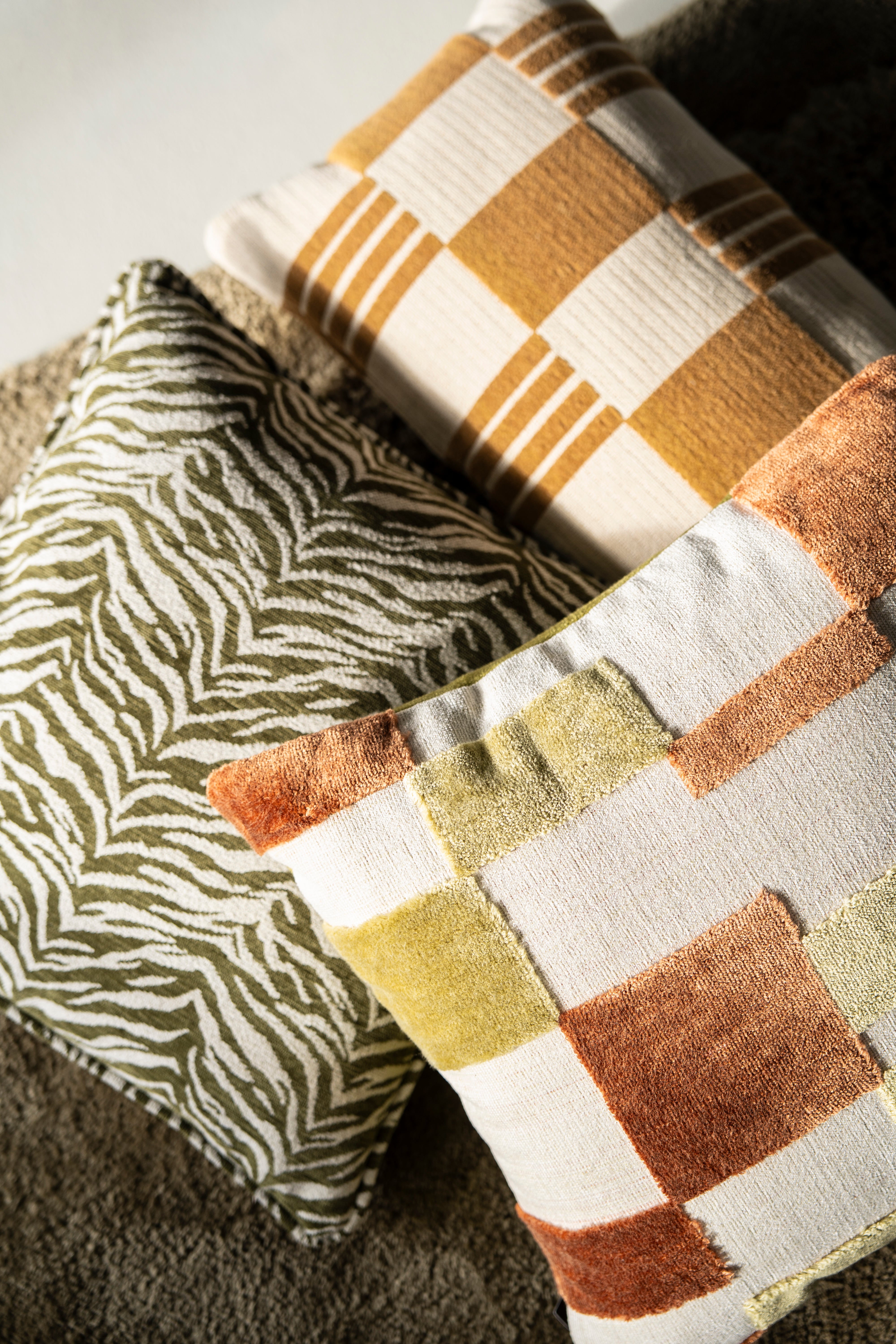 Poduszka TWIST zielony z beżowym