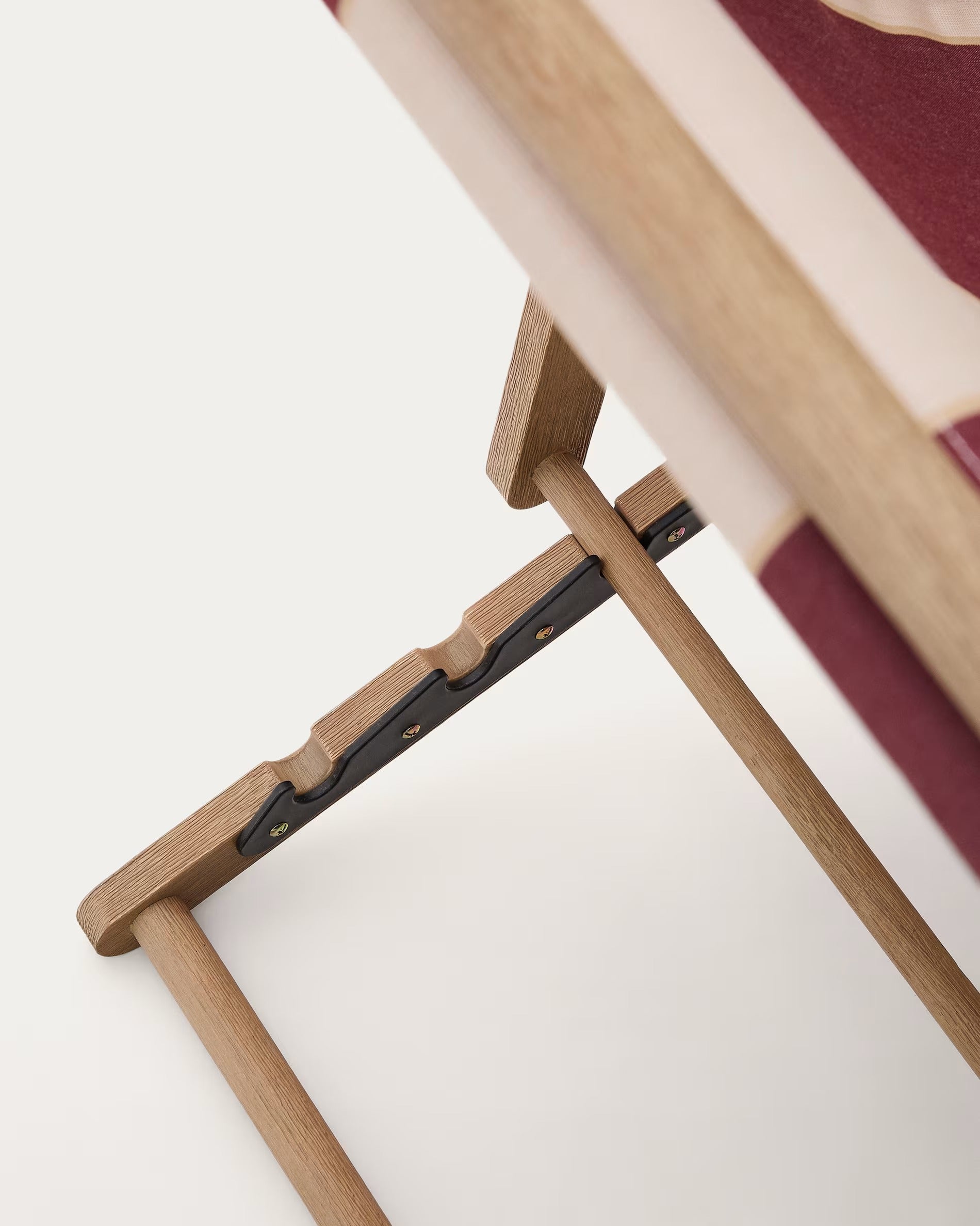 VILARA Burgunderbeiger Liegestuhl mit Akaziengestell