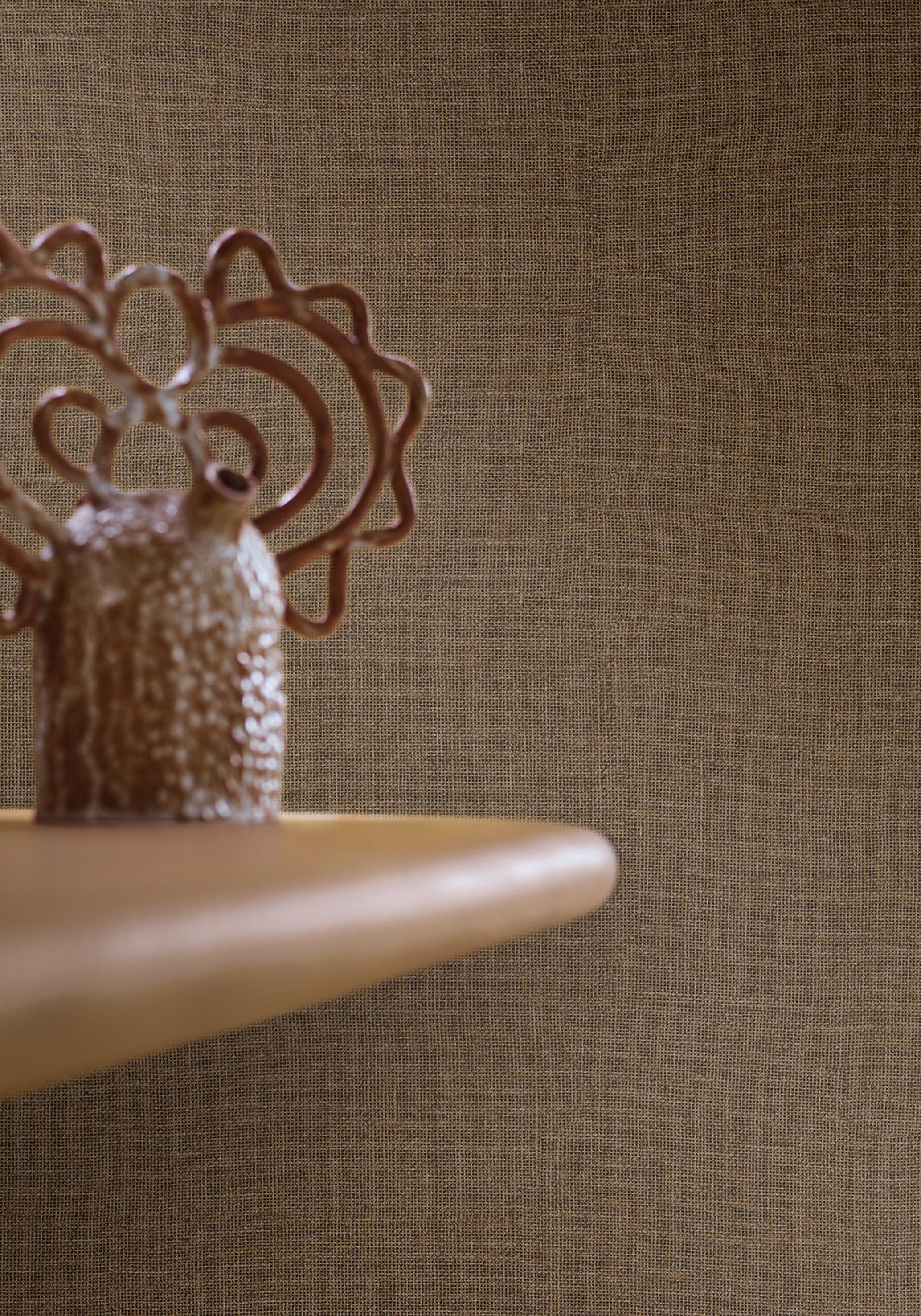 Structural vinyl wallpaper imitating jute LIENZO - KAKI military green