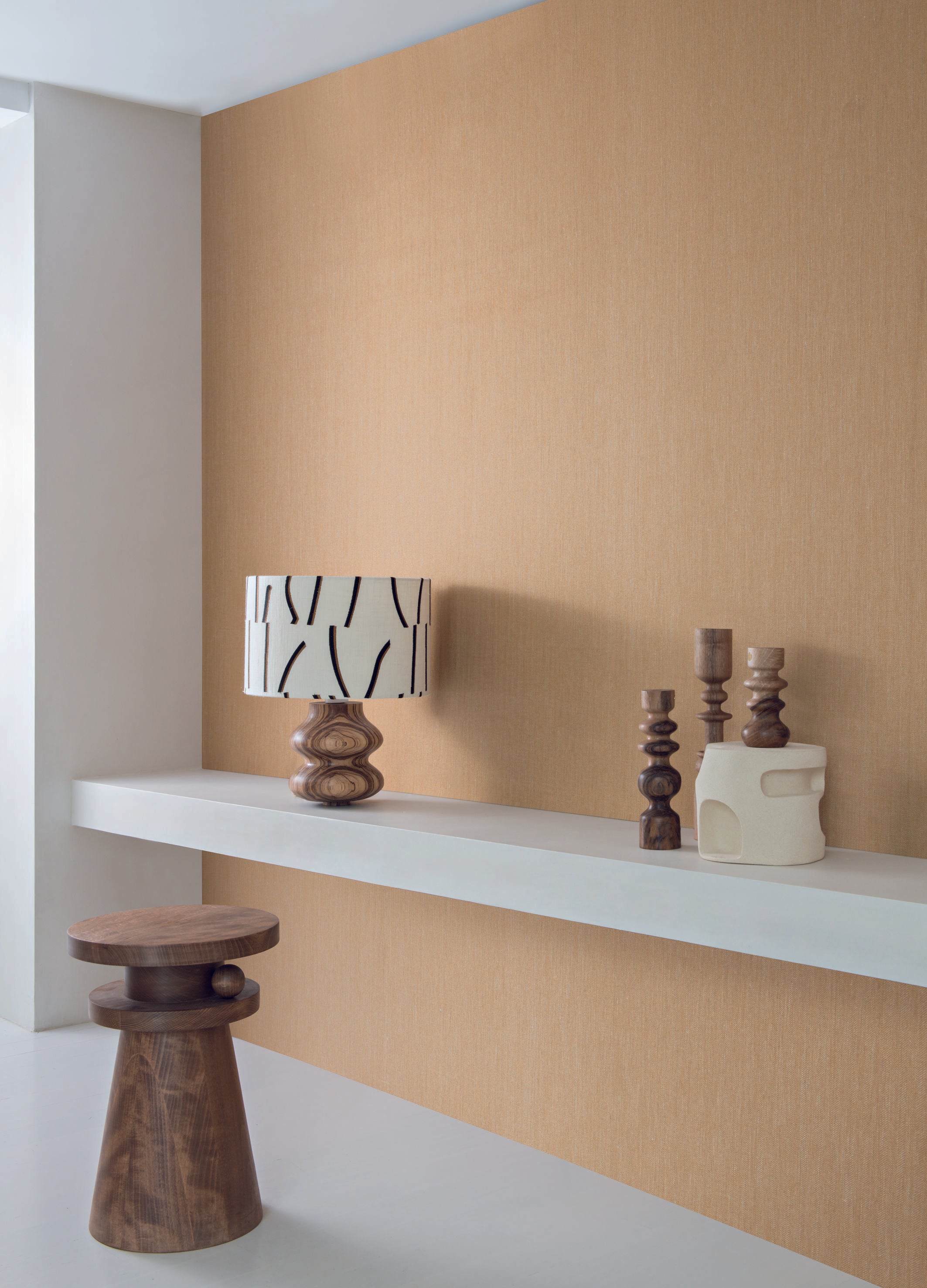 Structural textile wallpaper imitating herringbone VELIN - BLANC PÉTALE warm white