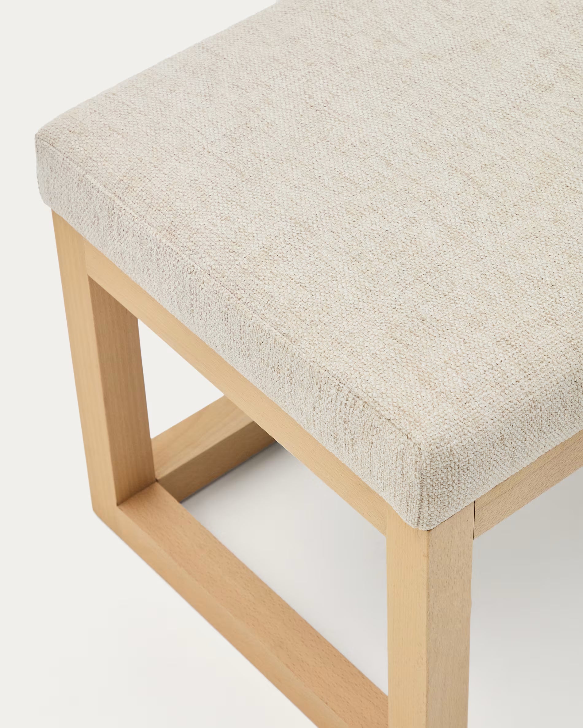 LOYA bench beige chenille with beech base