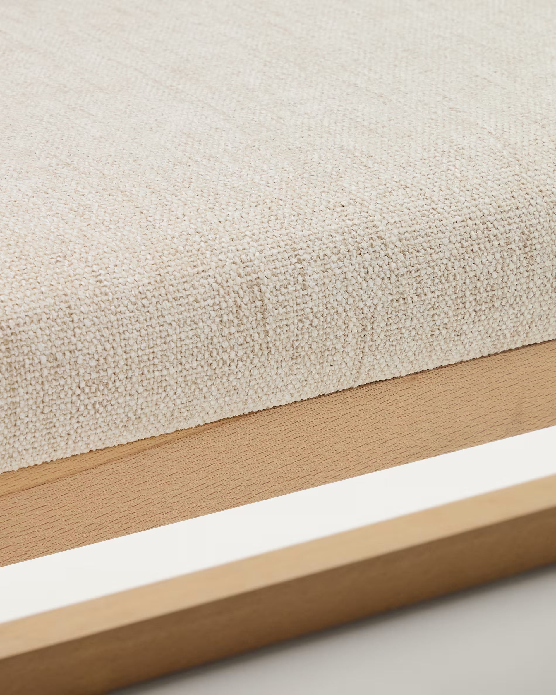 LOYA bench beige chenille with beech base