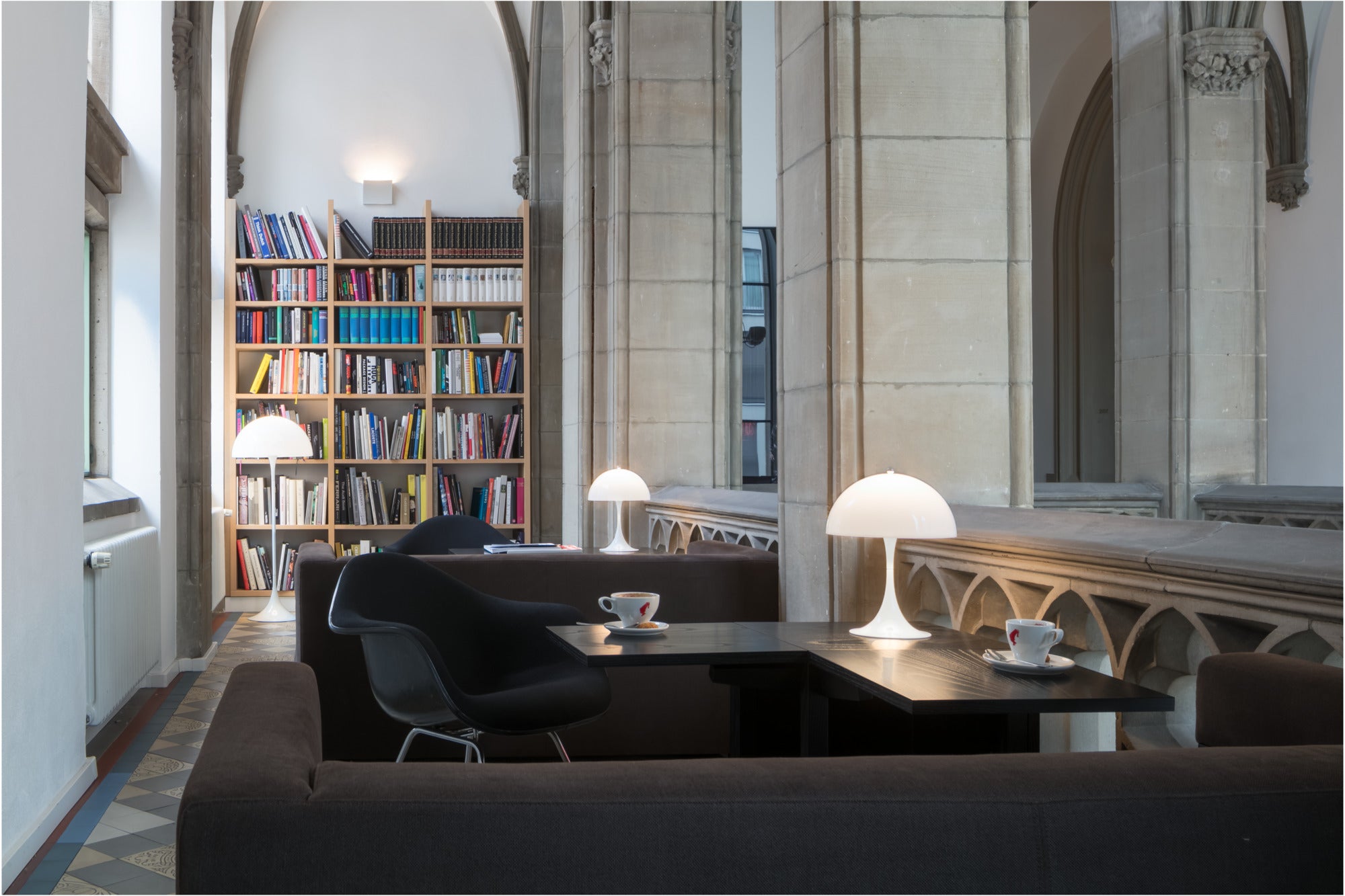 Stehlampe PANTHELLA weiß