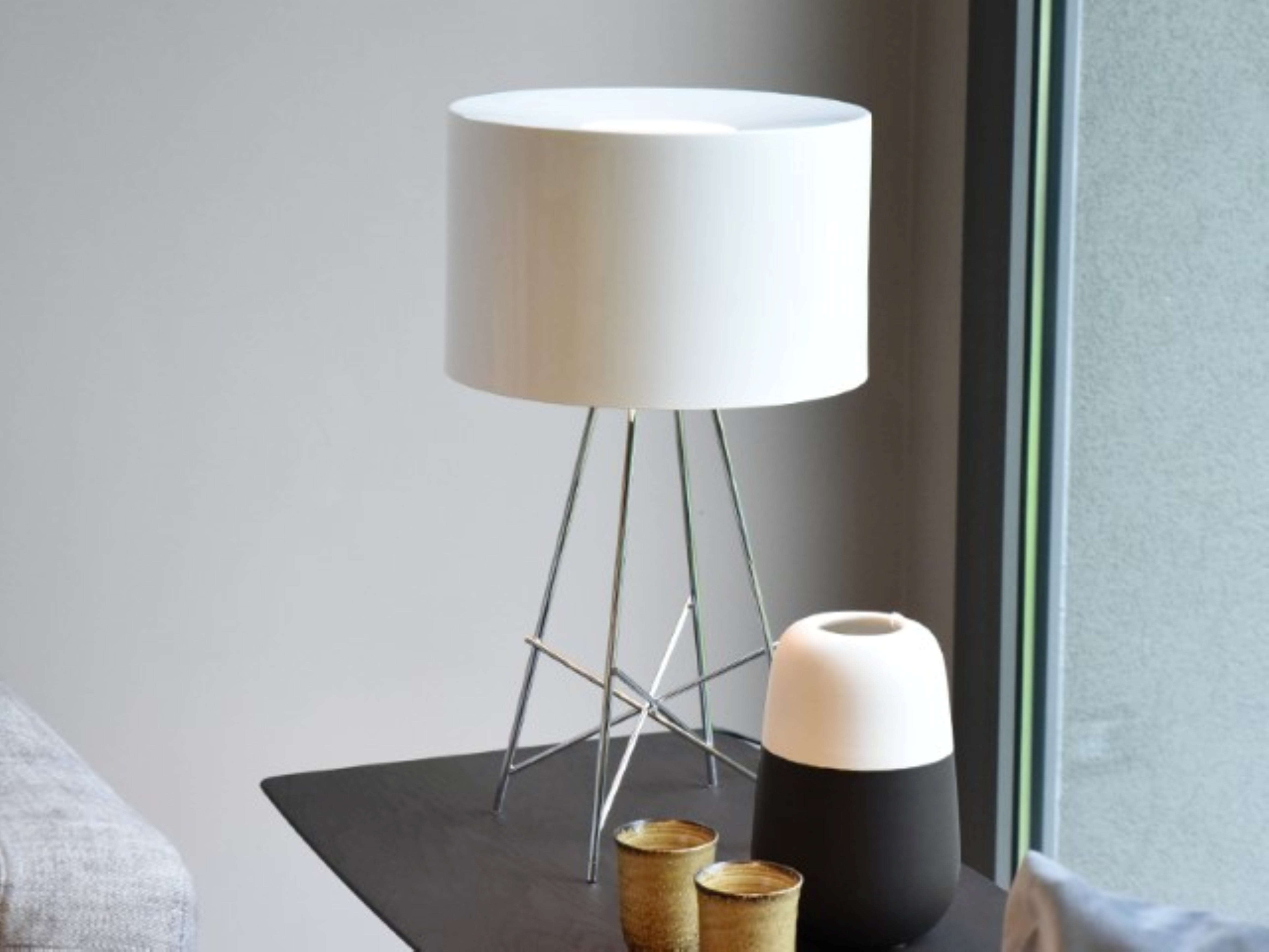 RAY White Table Lamp with Metal Base