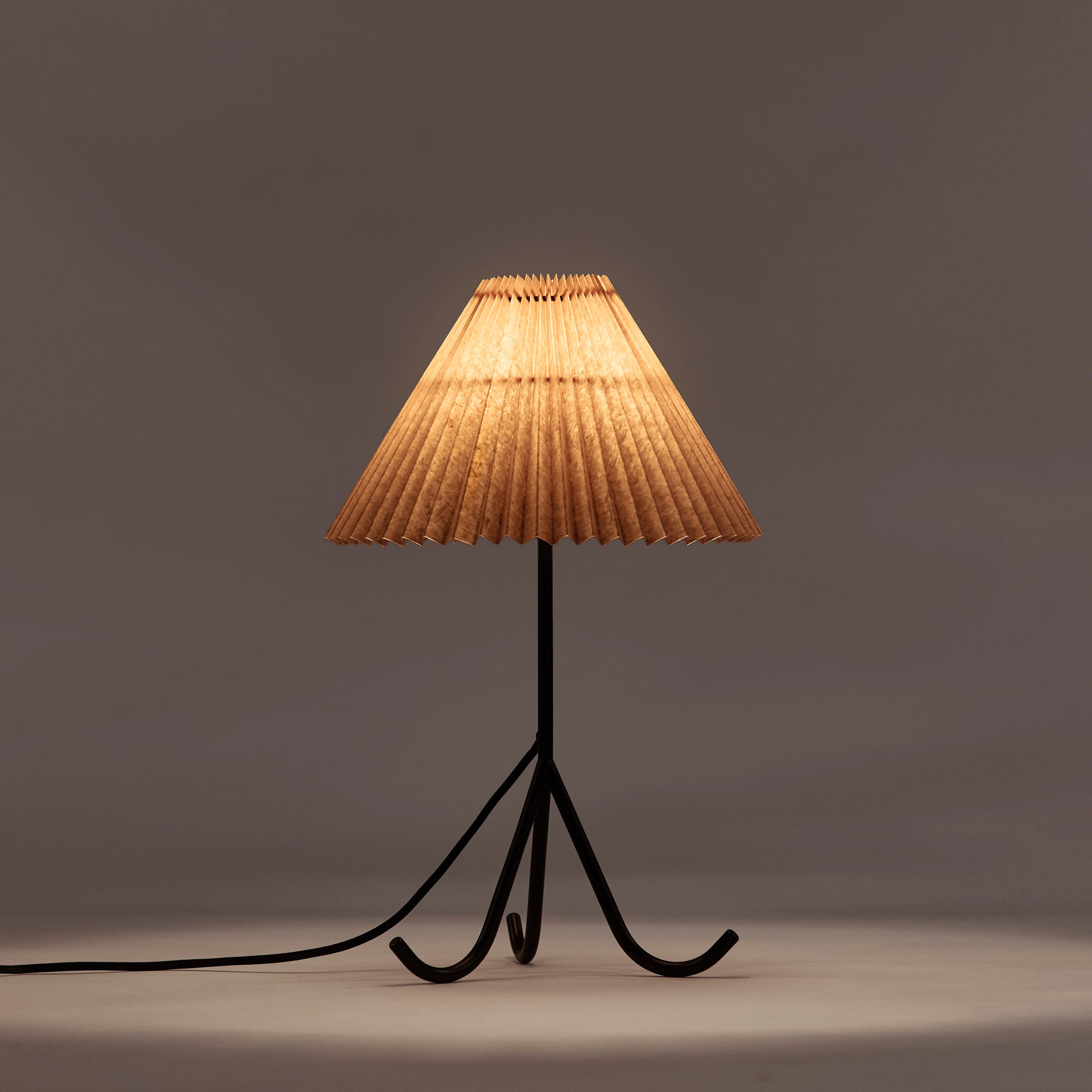 Lampa stołowa GERALDINE ochra z czarną podstawą