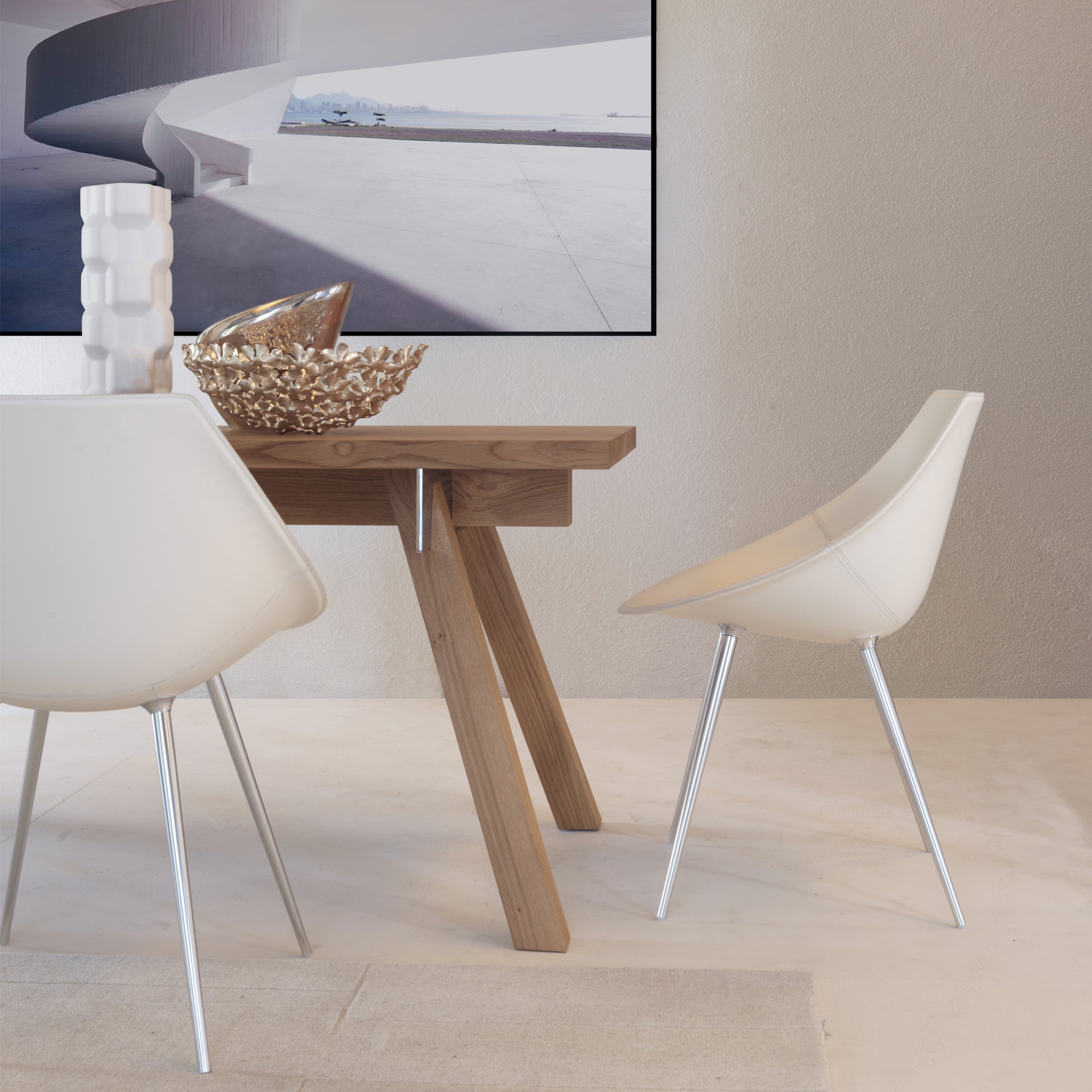 Stuhl Lagò braunes Leder mit einer Aluminiumbasis