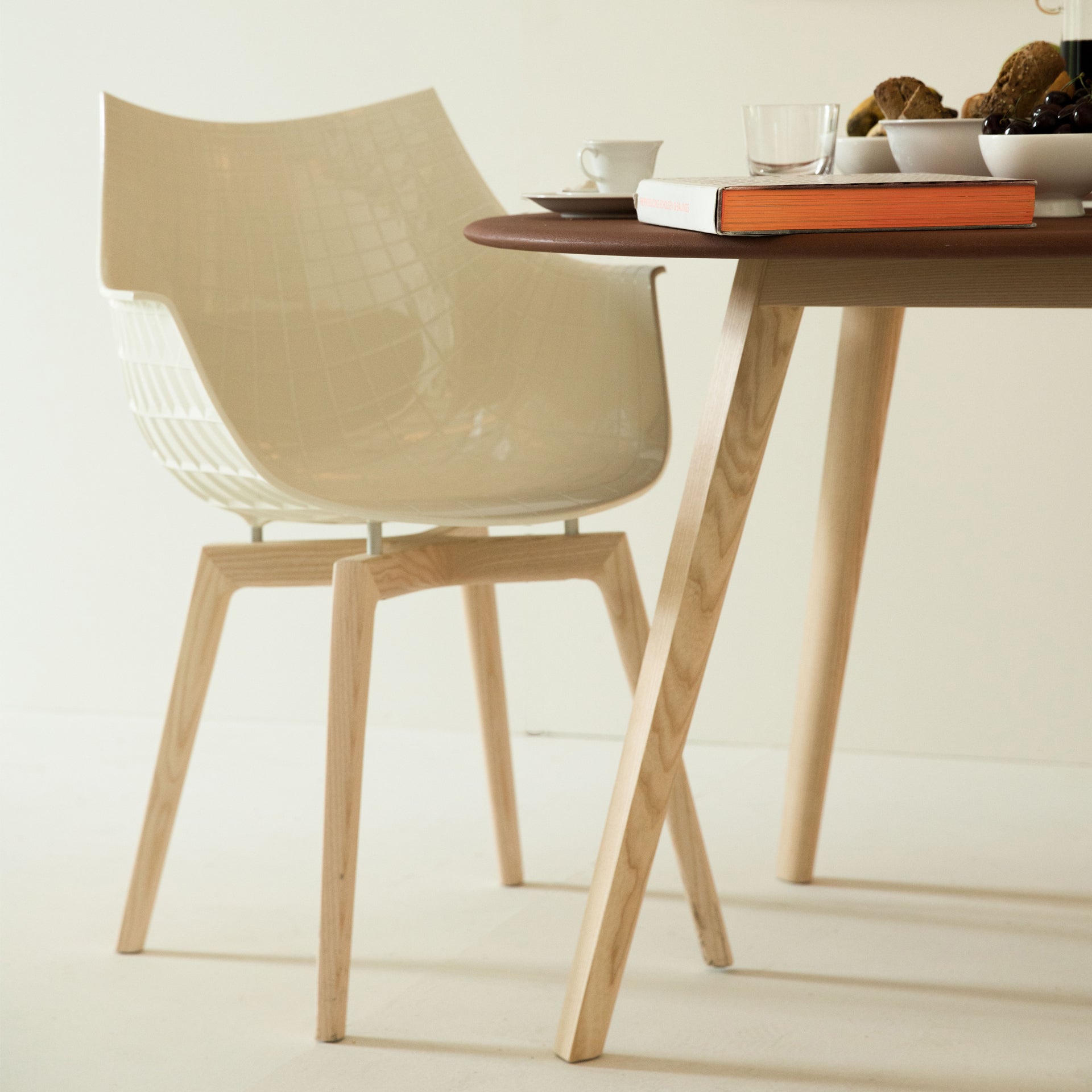 Black Meridiana chair with ash base