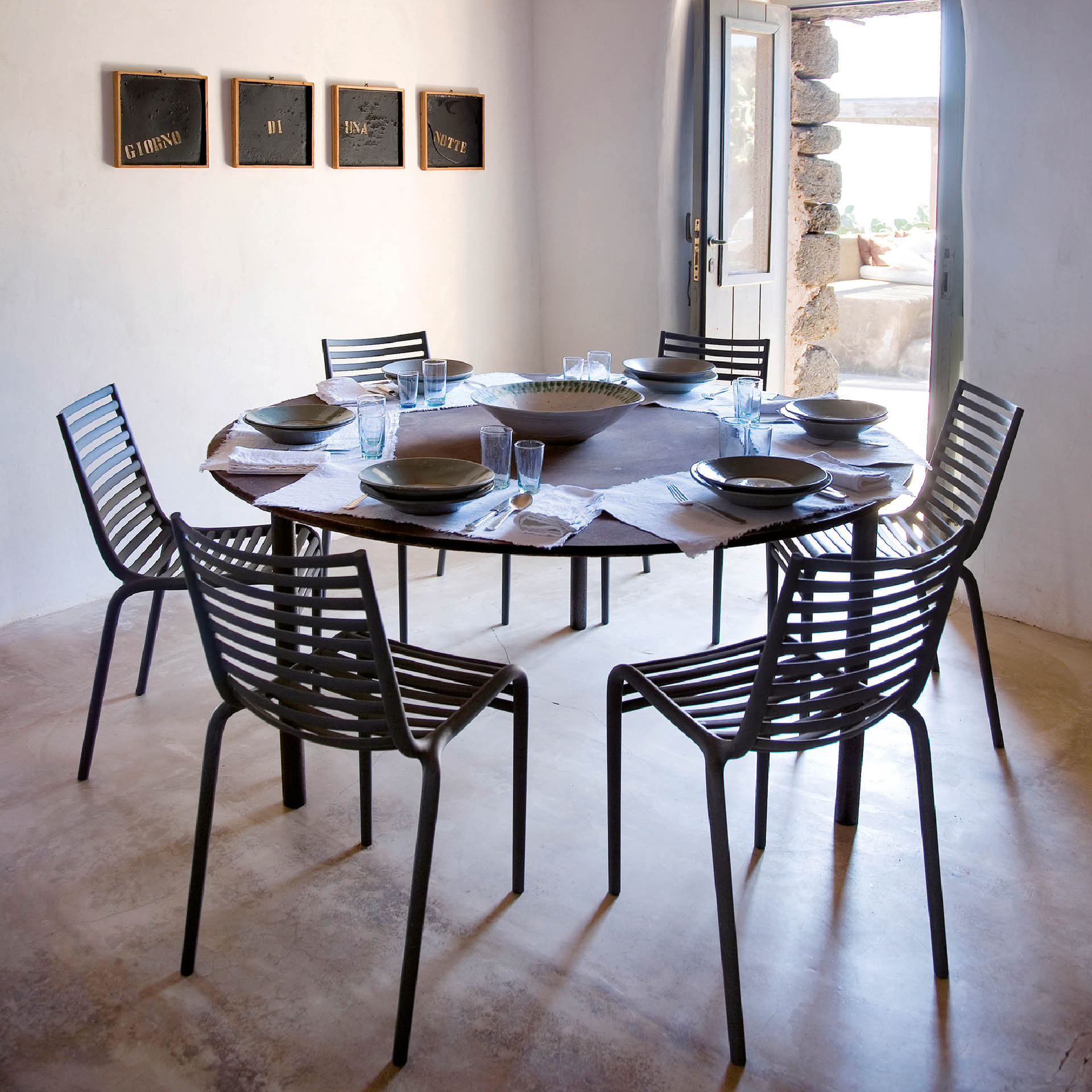 PIP-E Dark gray chair