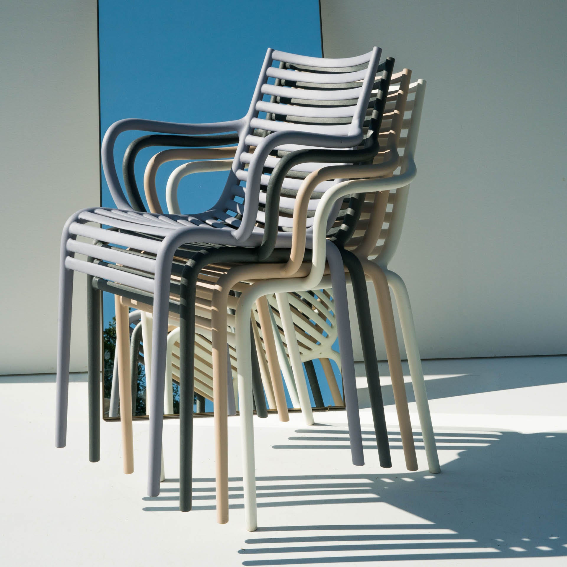 Chair with pip-e armrests white