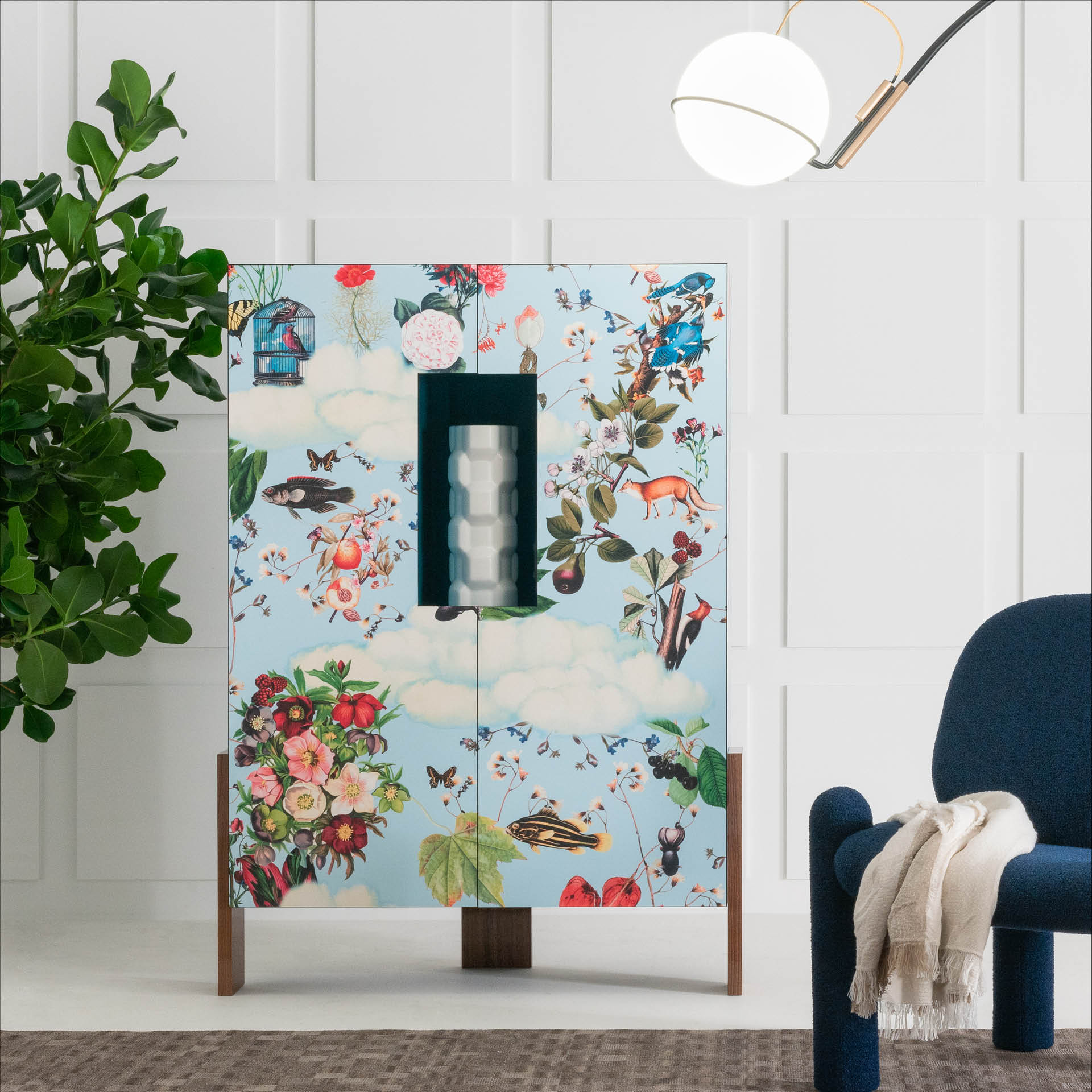 ZIQQURAT Regal in Blau mit Walnusssockel