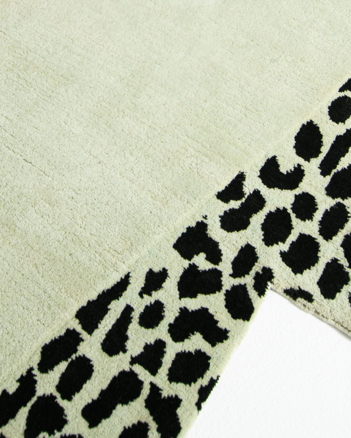 Dywan dekoracyjny asymetryczny WILD MIST zielony