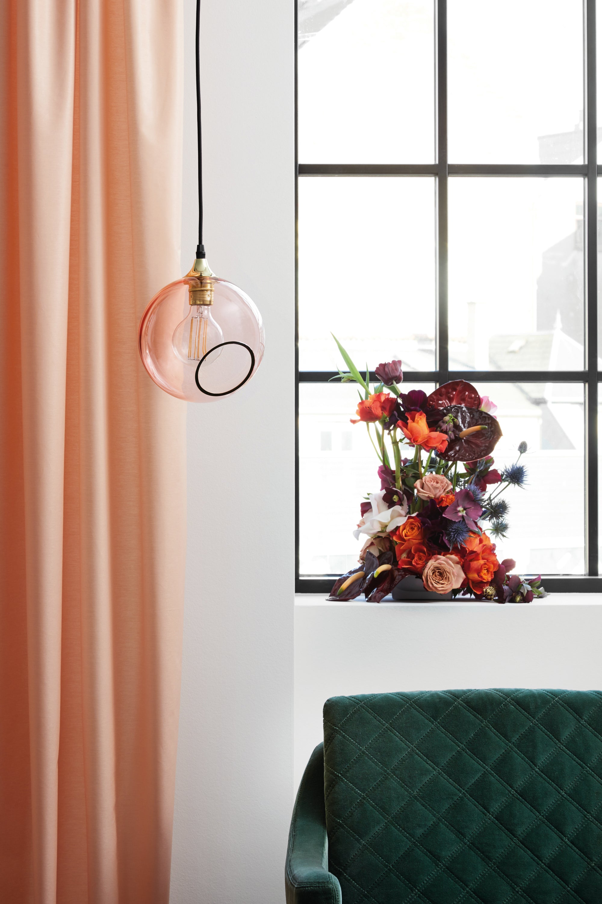 BALLROOM pendant lamp in pink with gold finish