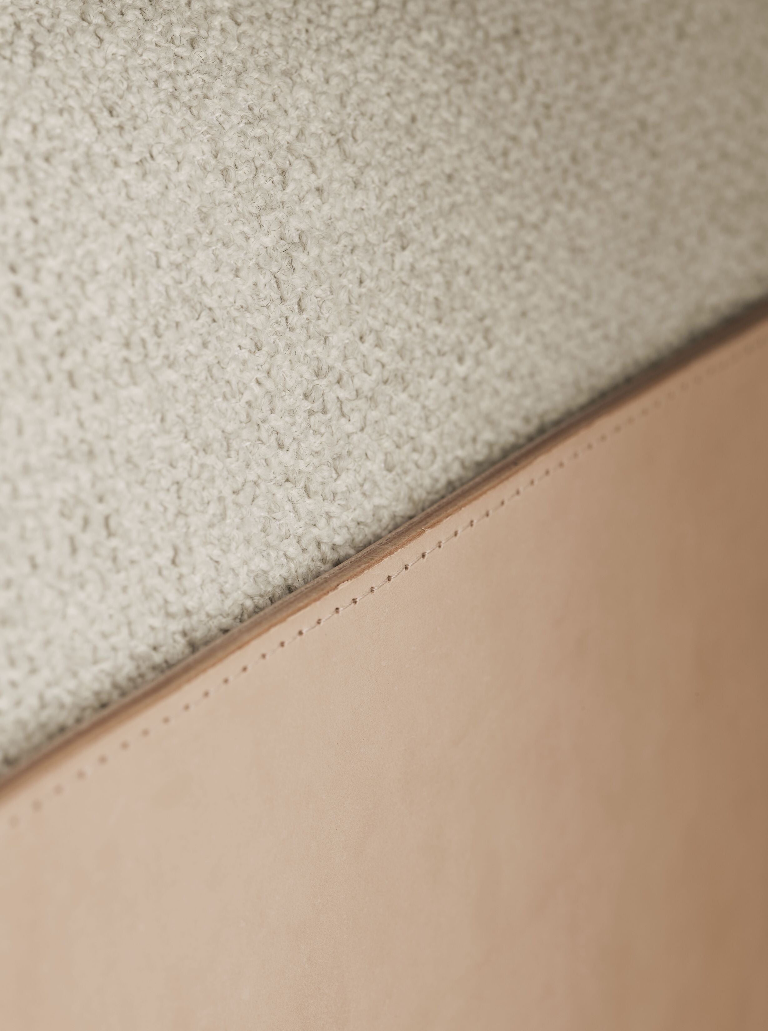Dive armchair natural leather with a dark base